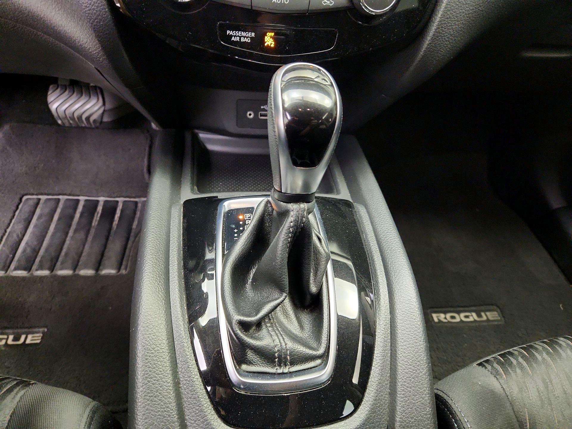 Thumbnail: 2018 Nissan Rogue - 17