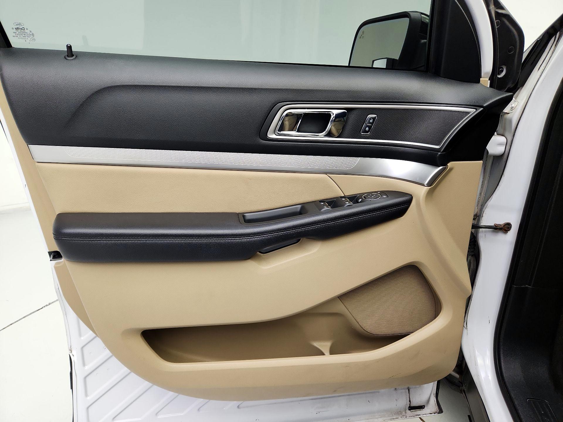 Thumbnail: 2017 Ford Explorer - 12