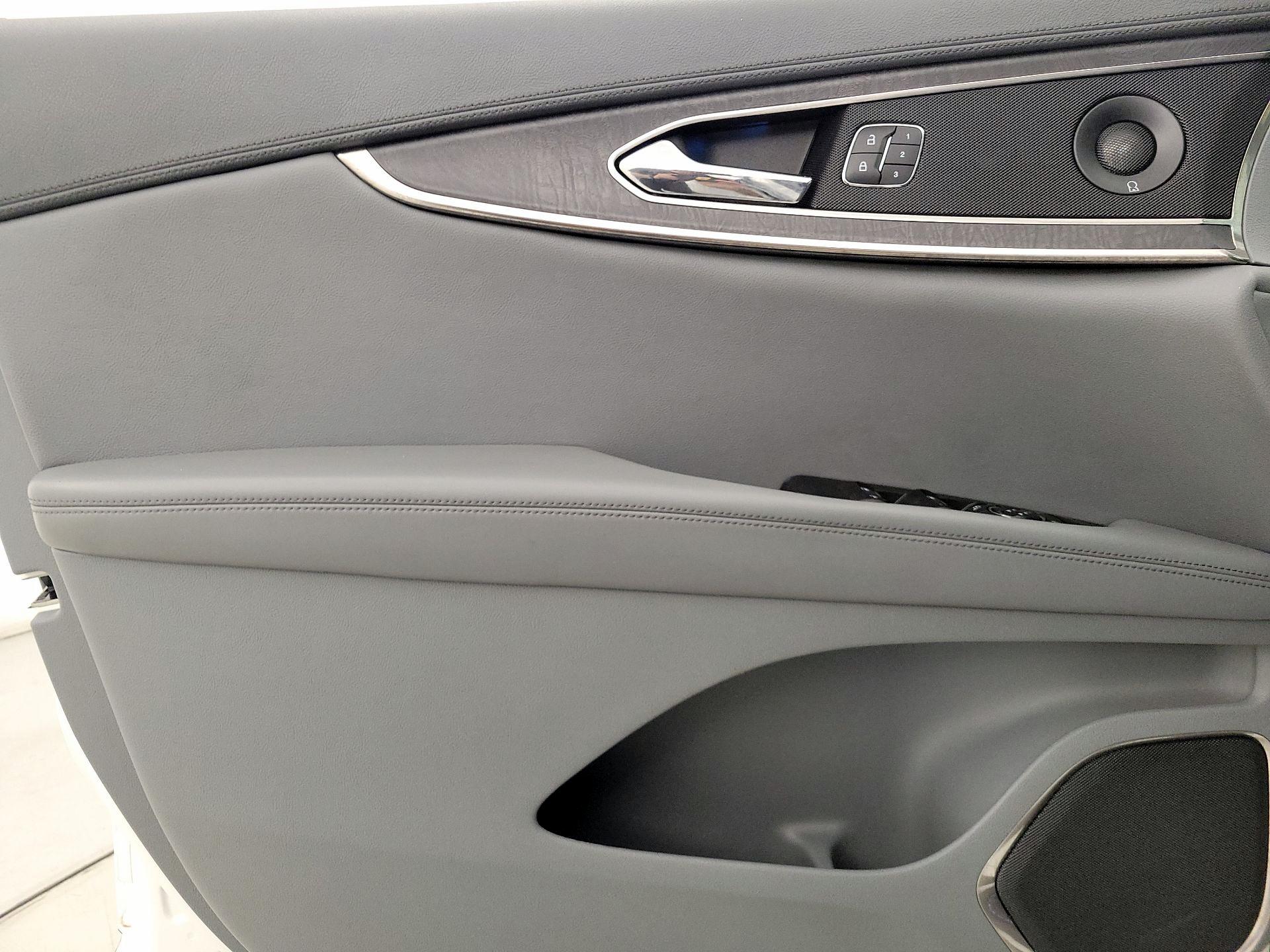 Thumbnail: 2020 Lincoln Nautilus - 12