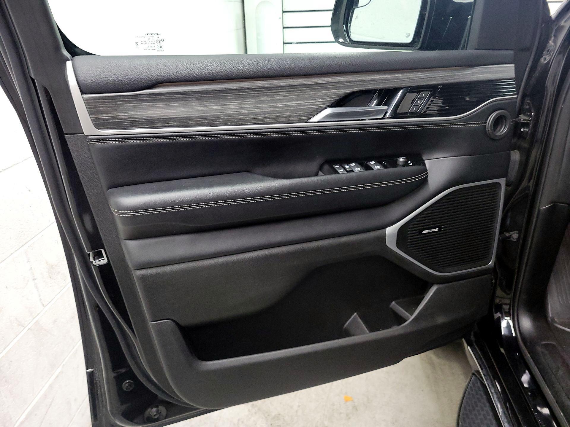 Thumbnail: 2024 Jeep Wagoneer - 12