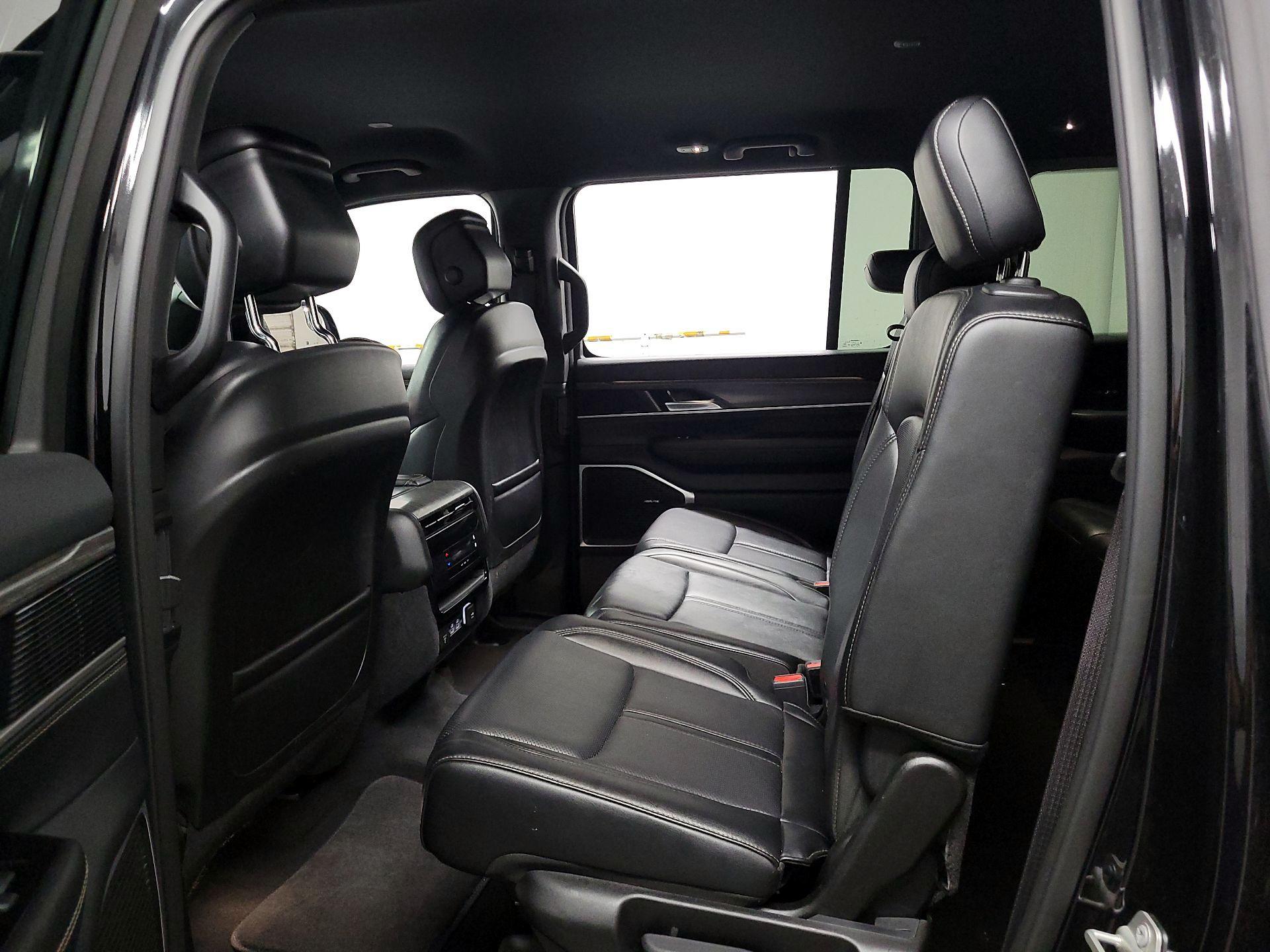 Thumbnail: 2024 Jeep Wagoneer - 17