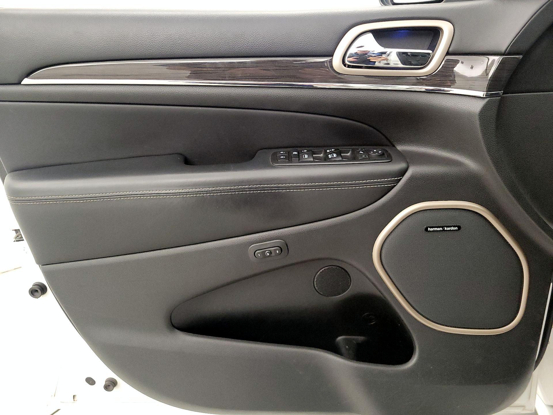 Thumbnail: 2017 Jeep Grand Cherokee - 12