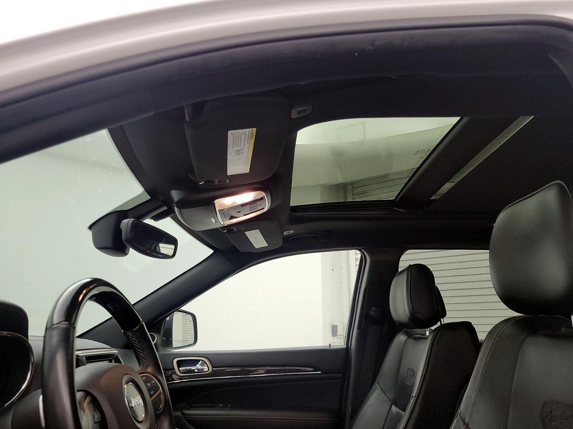 Thumbnail: 2017 Jeep Grand Cherokee - 19