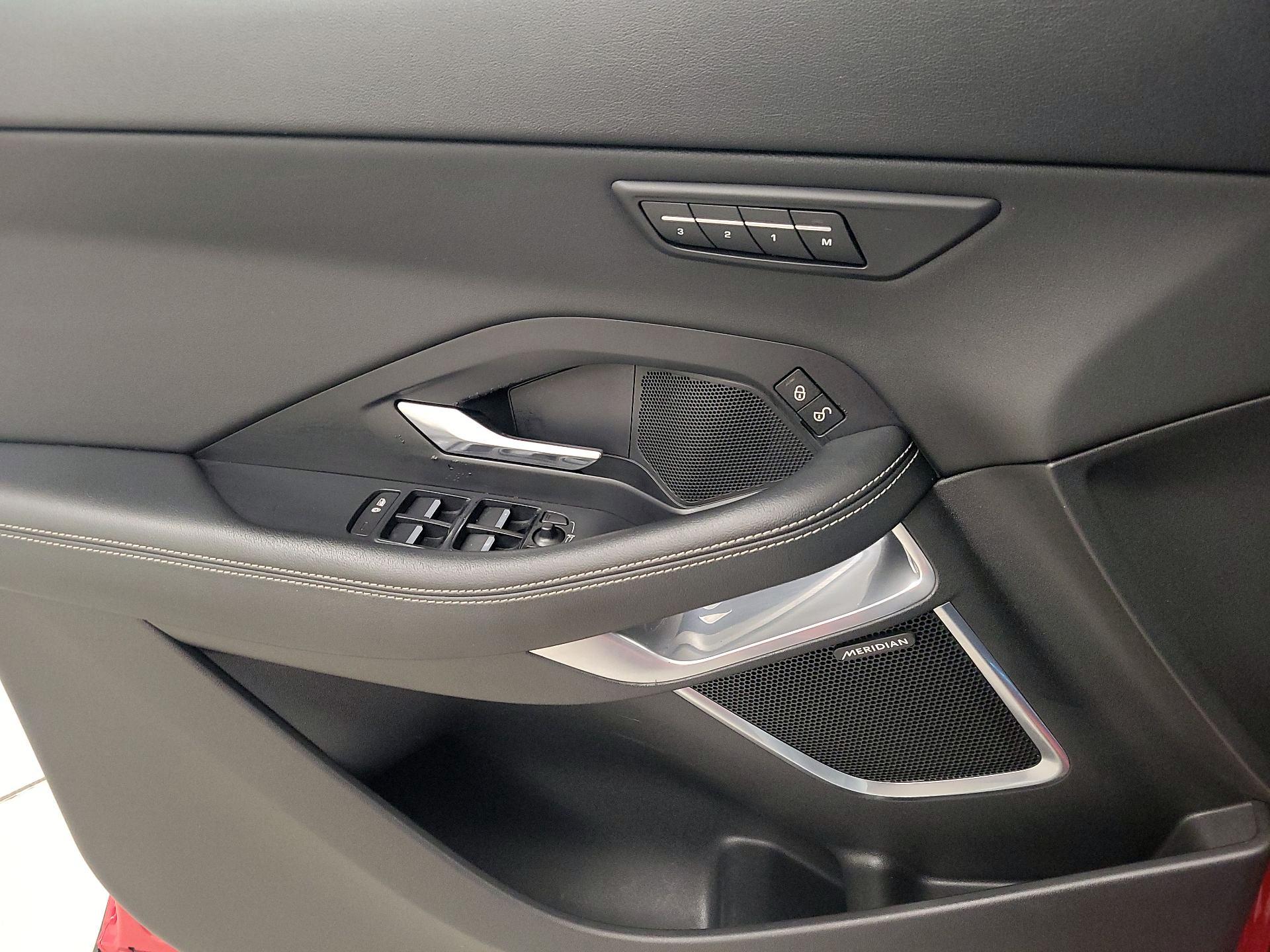 Thumbnail: 2019 Jaguar E-Pace - 12