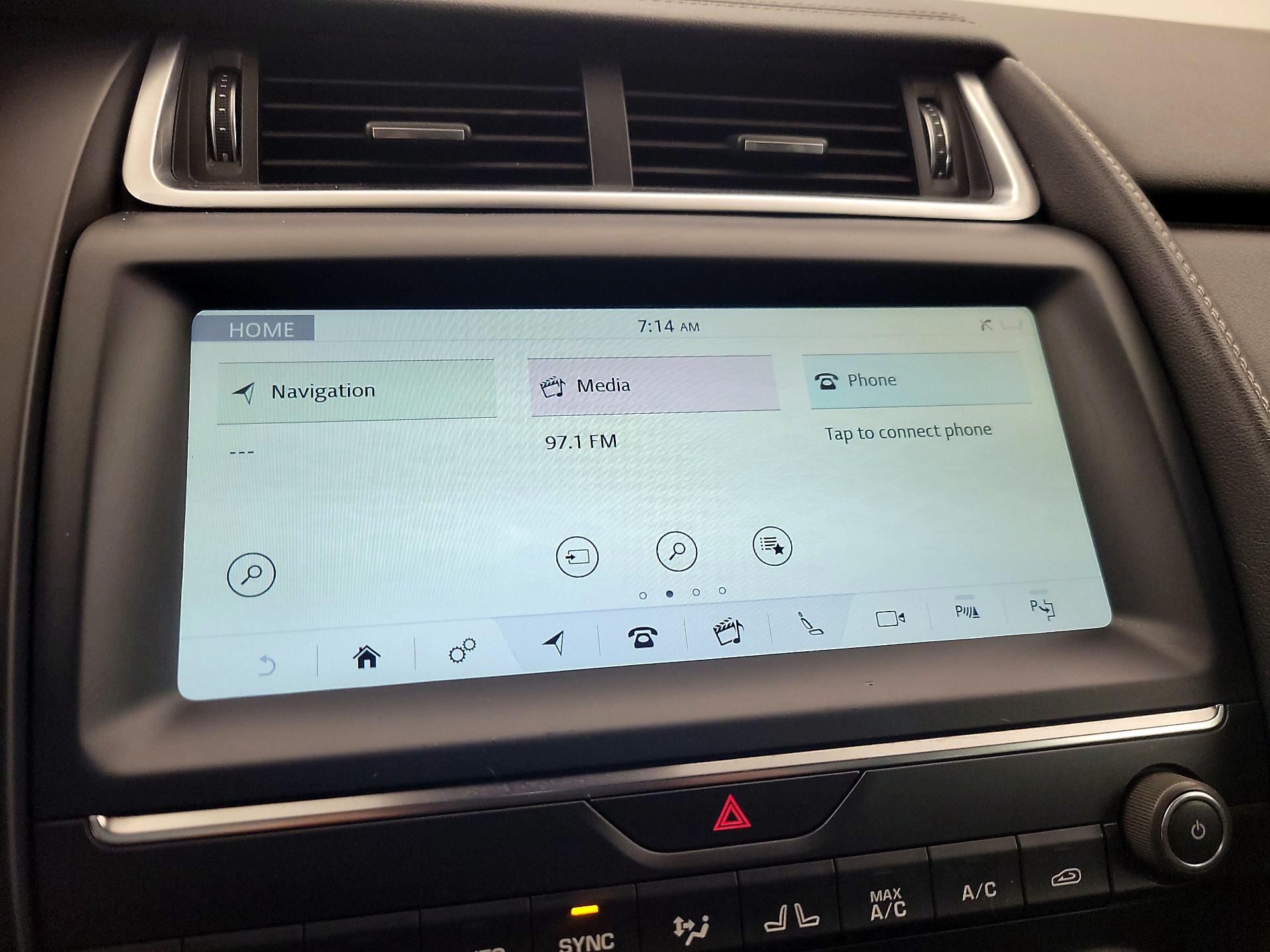 Thumbnail: 2019 Jaguar E-Pace - 15