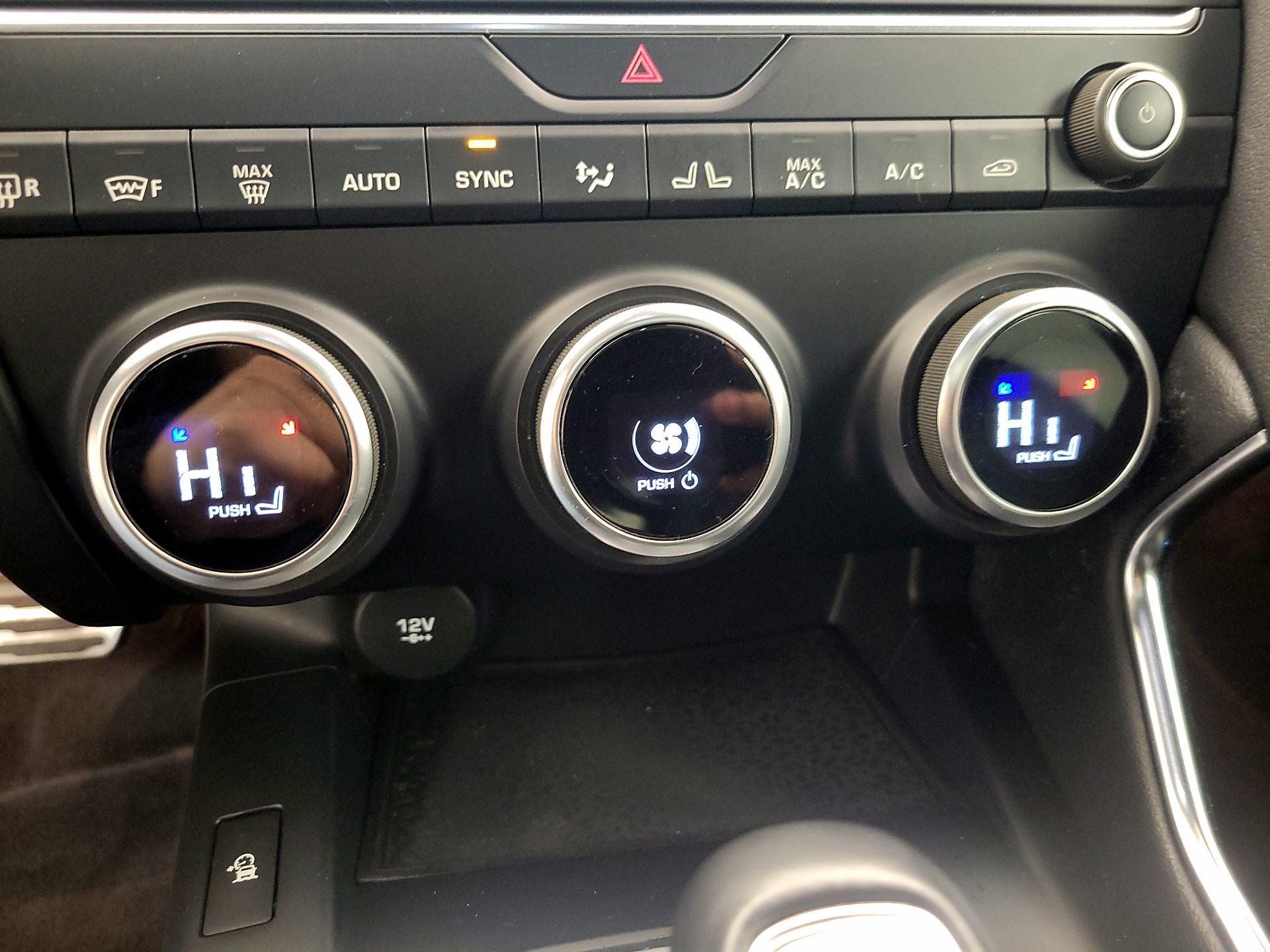 Thumbnail: 2019 Jaguar E-Pace - 16