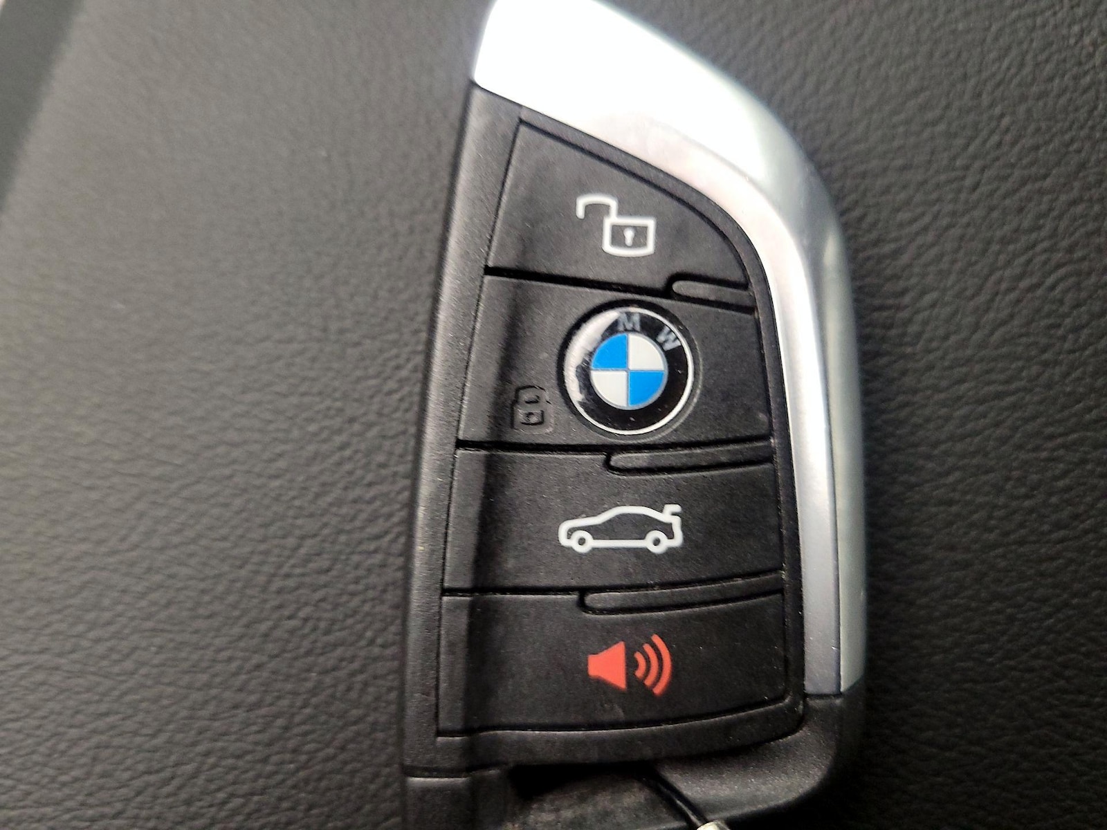 2026 BMW 3 Series 330i - Photo 24