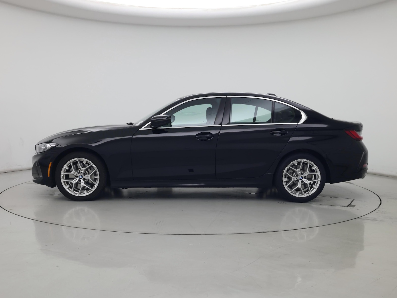 2026 BMW 3 Series 330i - Photo 4
