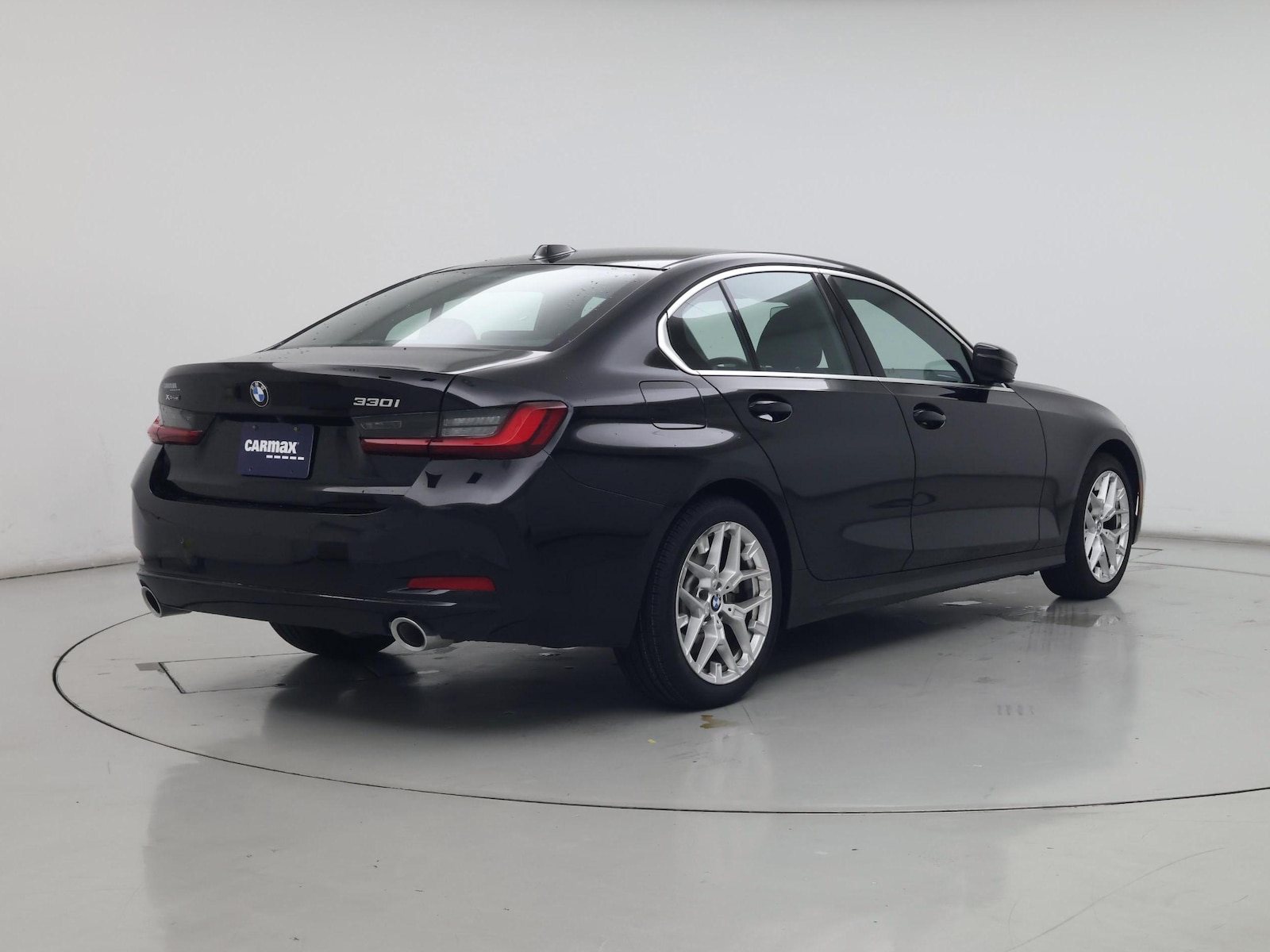 2026 BMW 3 Series 330i - Photo 9