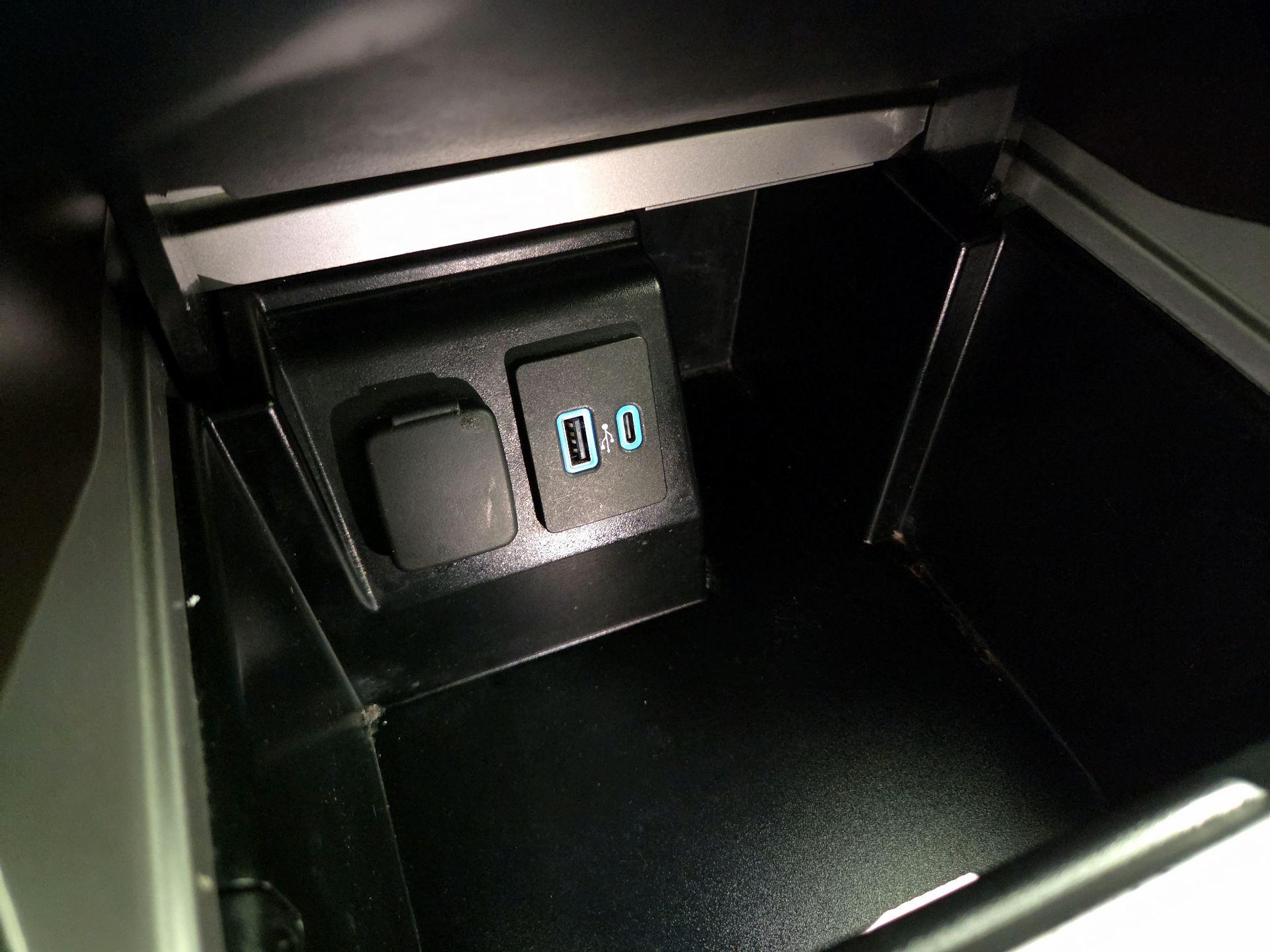 Thumbnail: 2022 Ford Explorer - 19