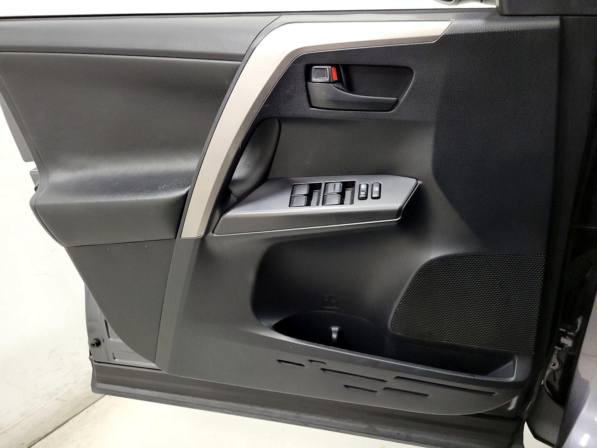 Thumbnail: 2018 Toyota RAV4 - 12