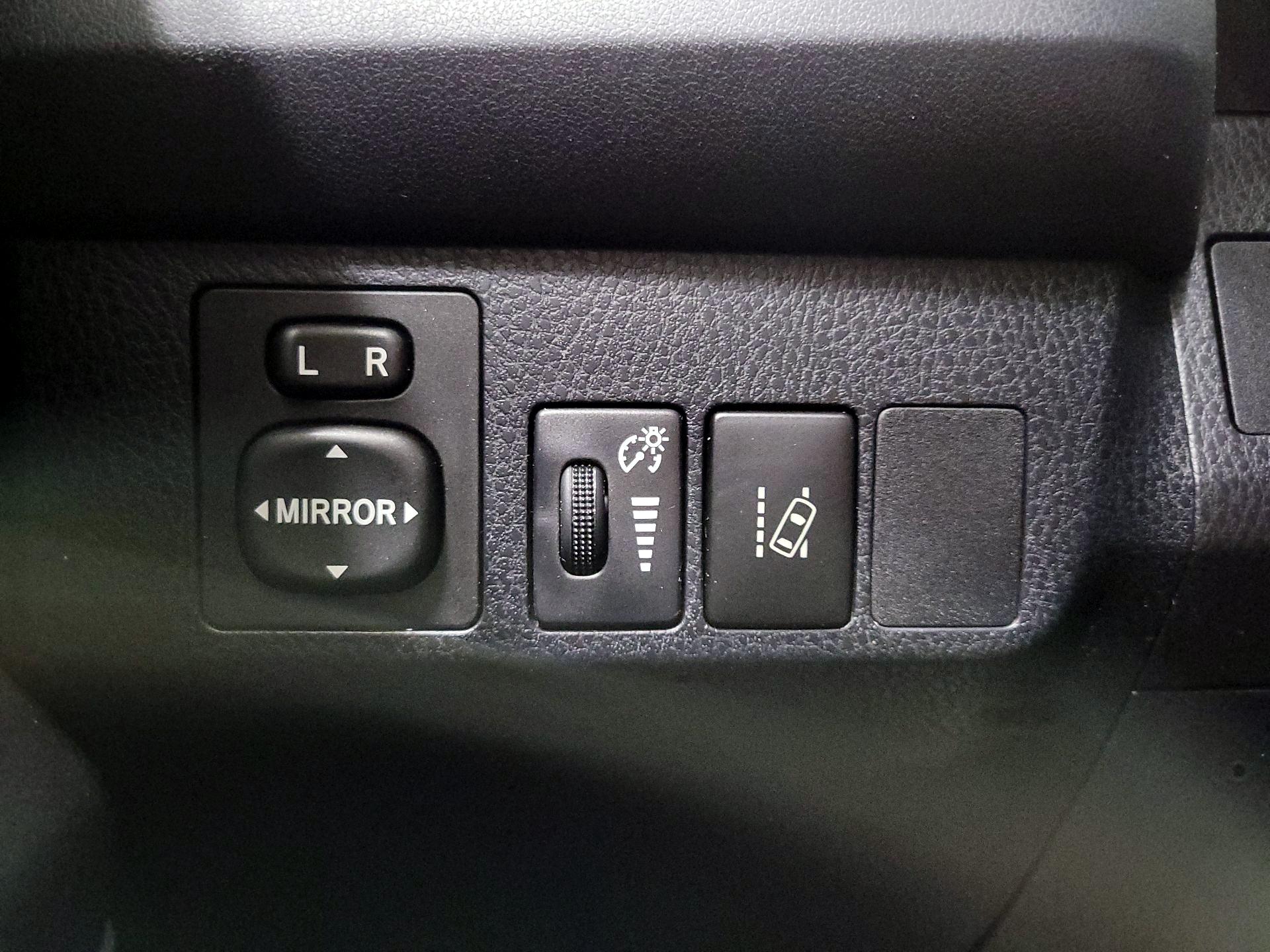 Thumbnail: 2018 Toyota RAV4 - 13