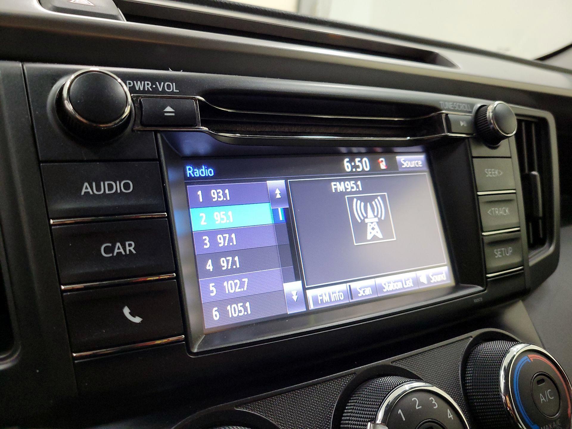 Thumbnail: 2018 Toyota RAV4 - 15