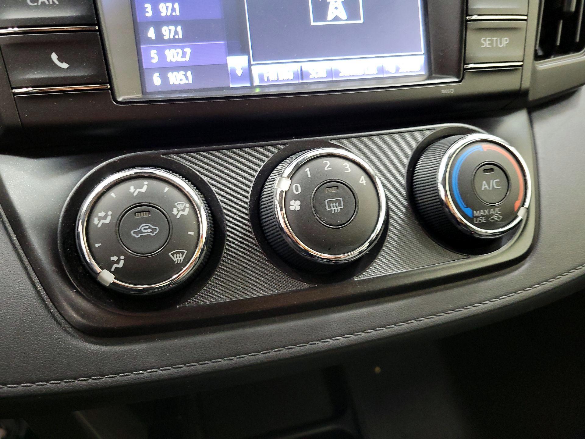 Thumbnail: 2018 Toyota RAV4 - 16