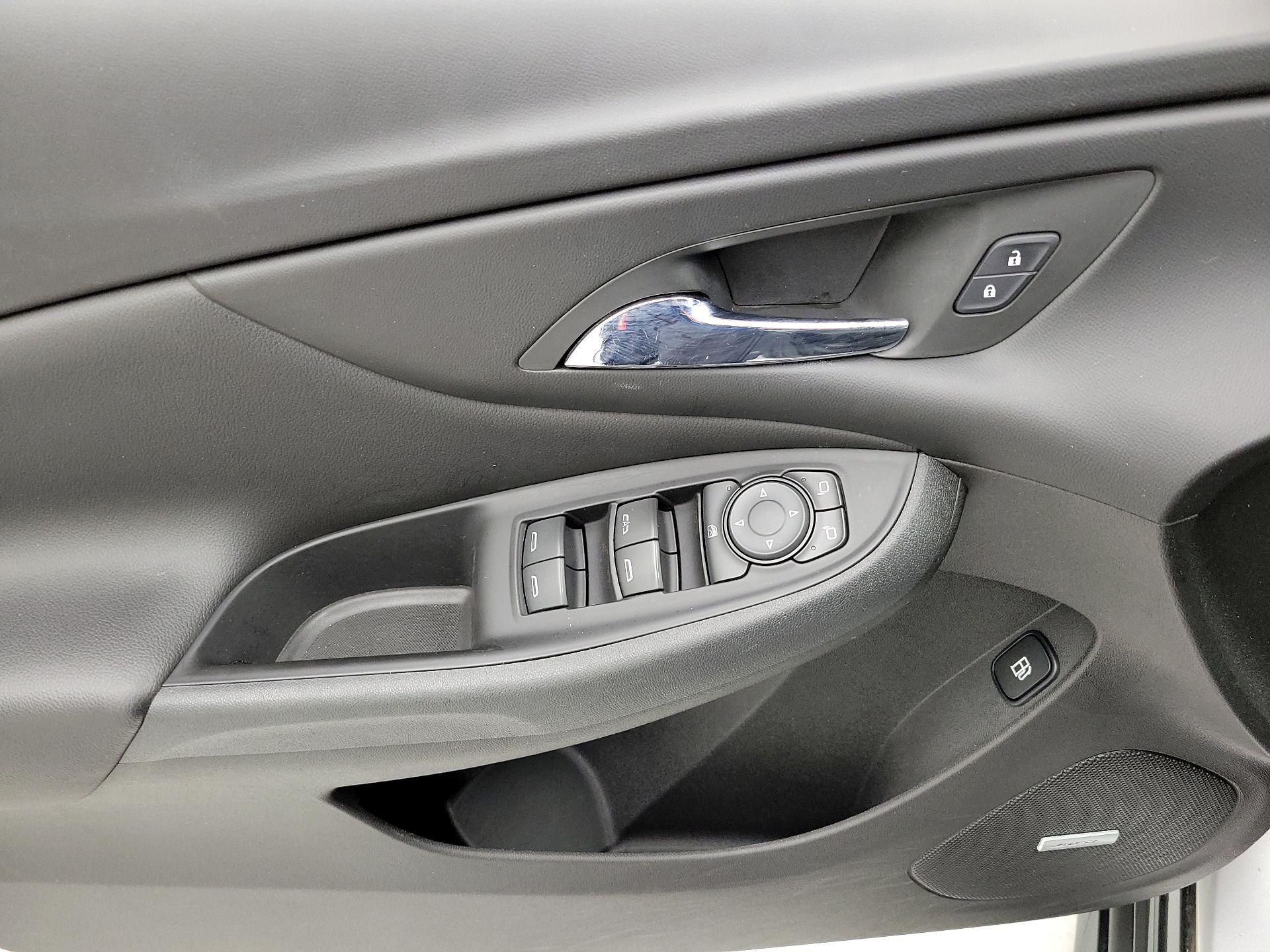 Thumbnail: 2018 Chevrolet Volt - 12