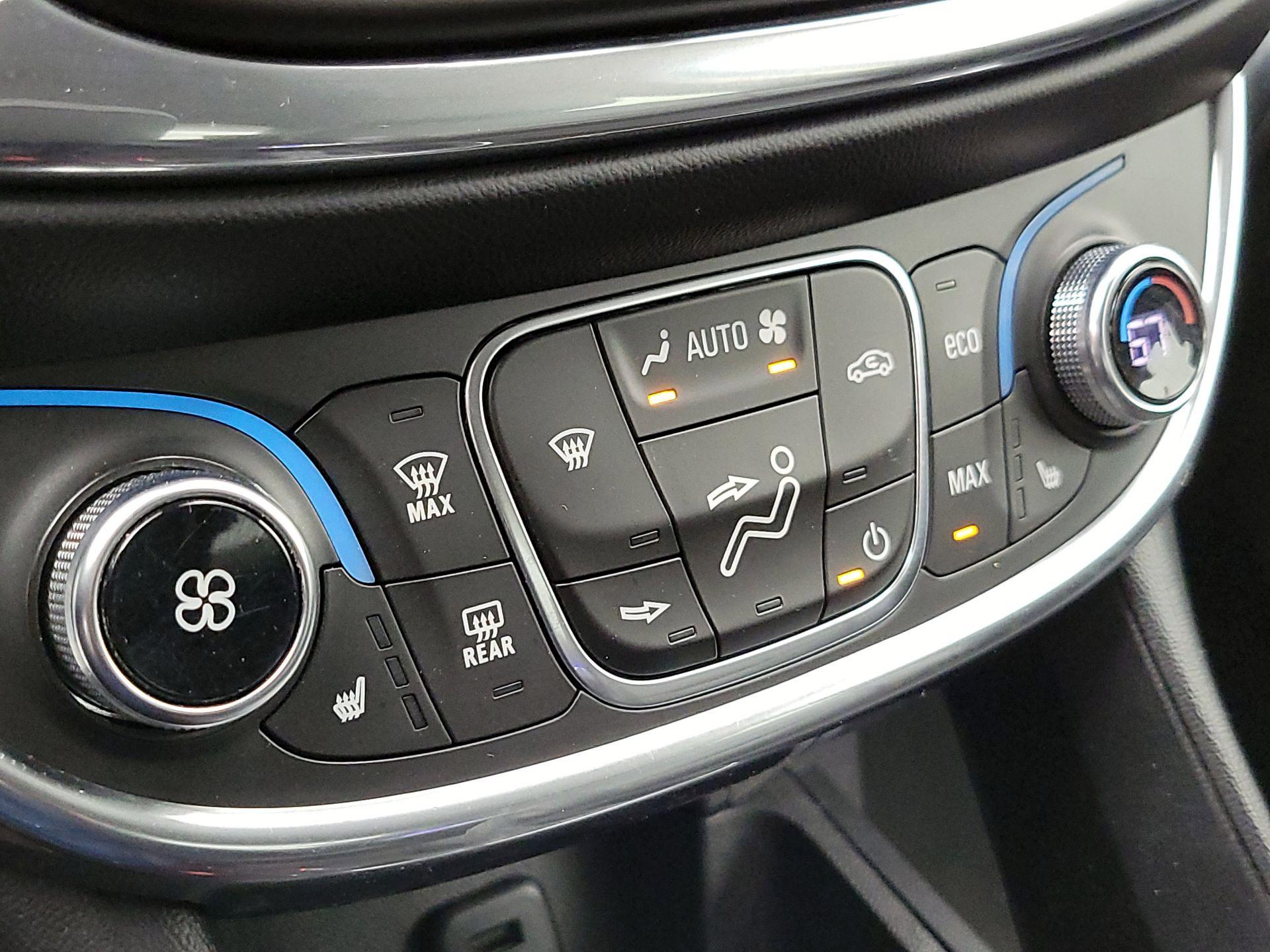 Thumbnail: 2018 Chevrolet Volt - 16