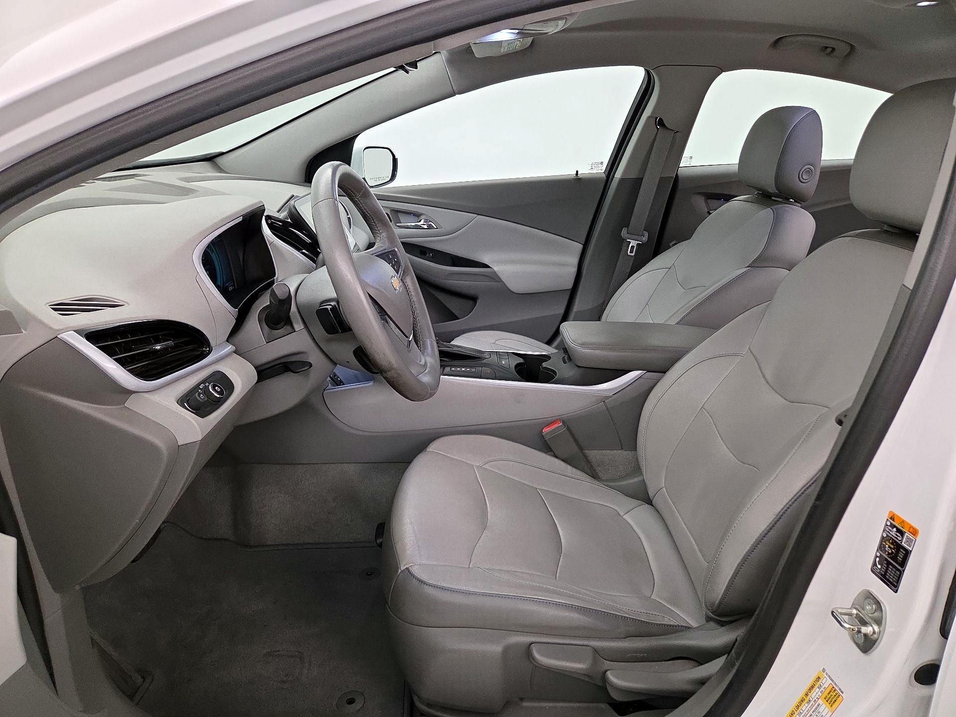 Thumbnail: 2017 Chevrolet Volt - 11