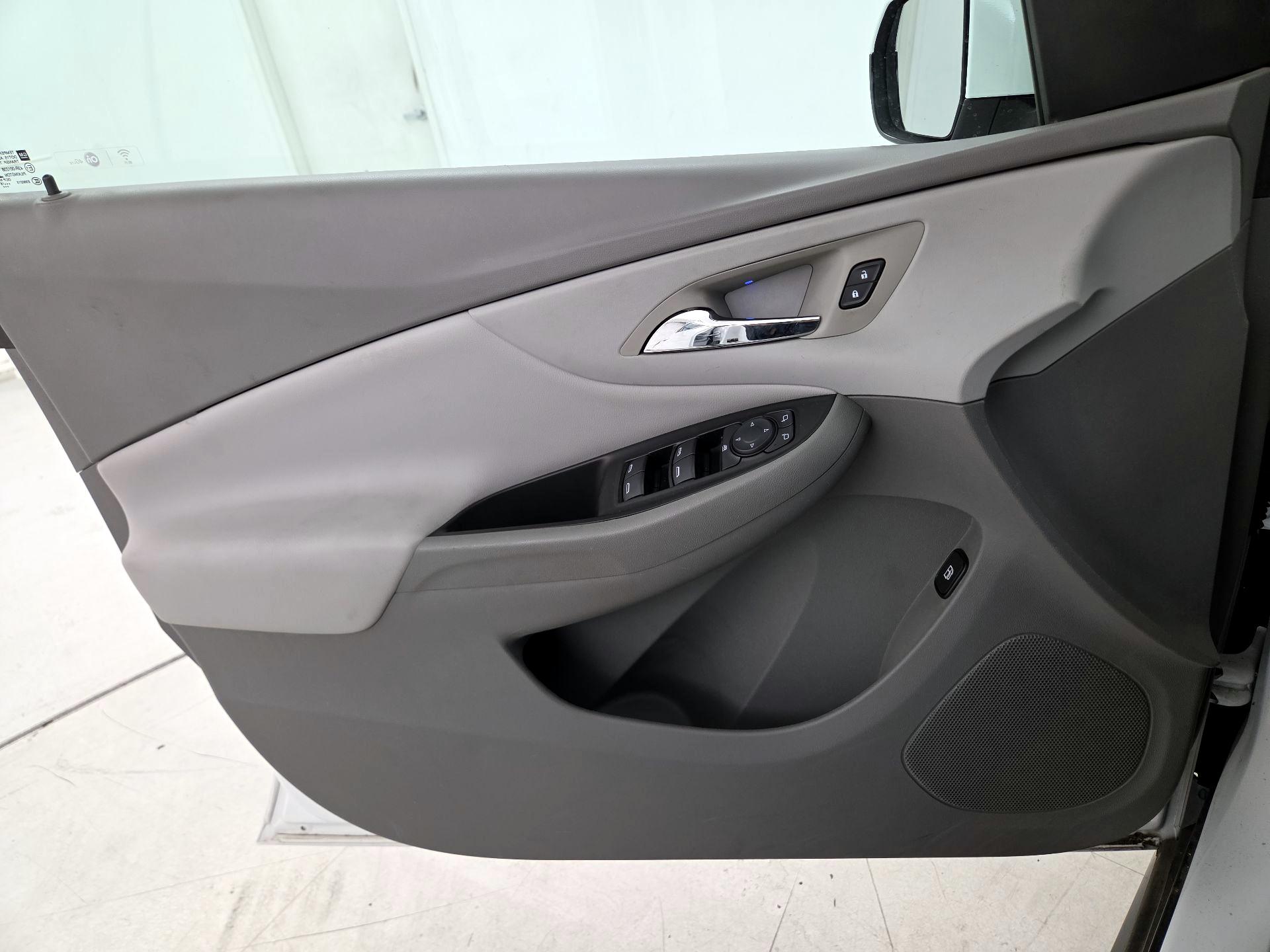 Thumbnail: 2017 Chevrolet Volt - 12