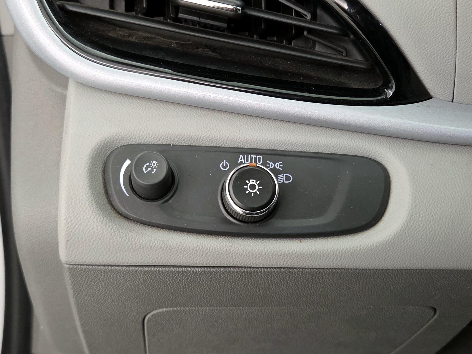 Thumbnail: 2017 Chevrolet Volt - 13