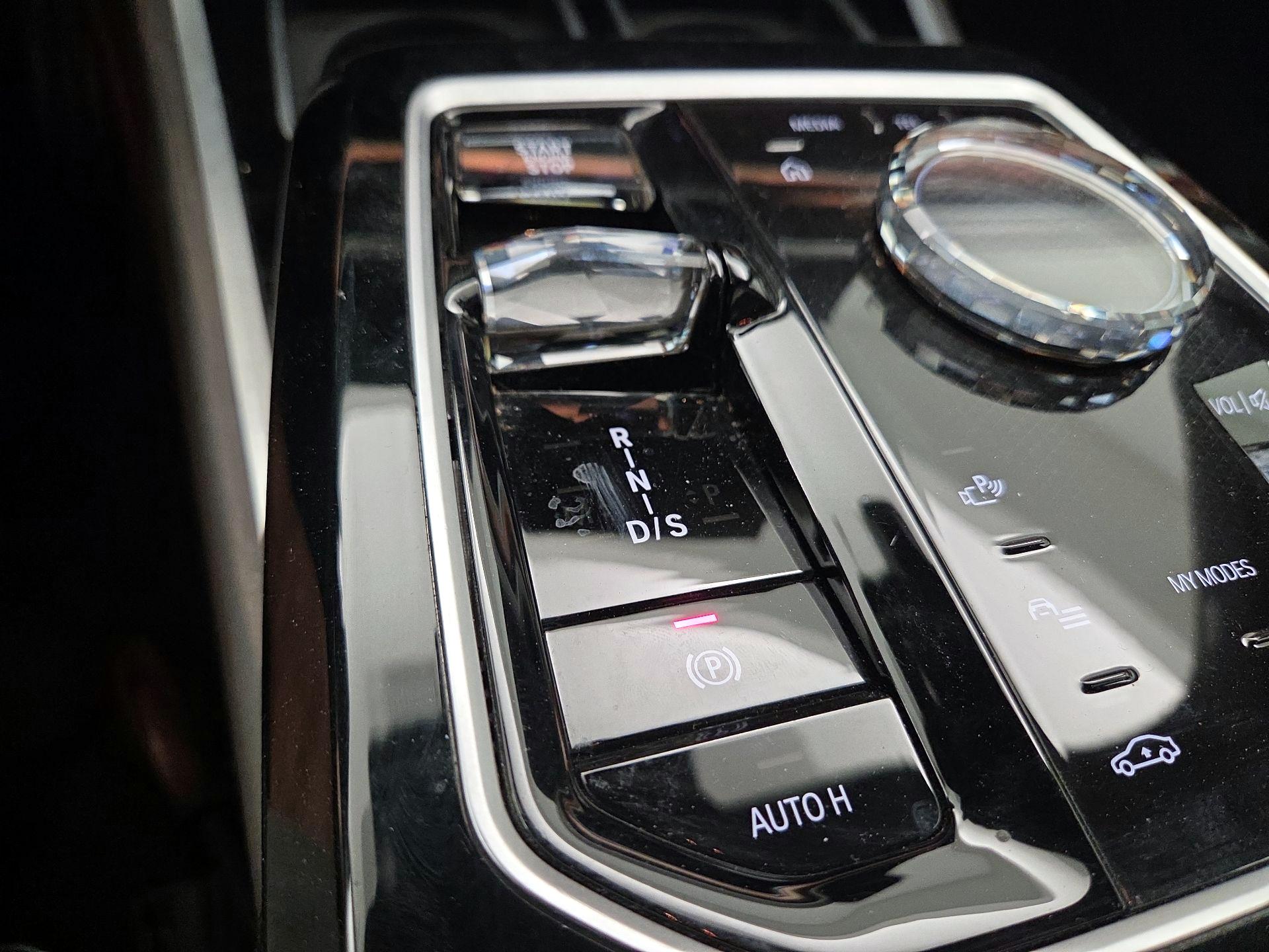 Thumbnail: 2023 BMW 7 Series - 18