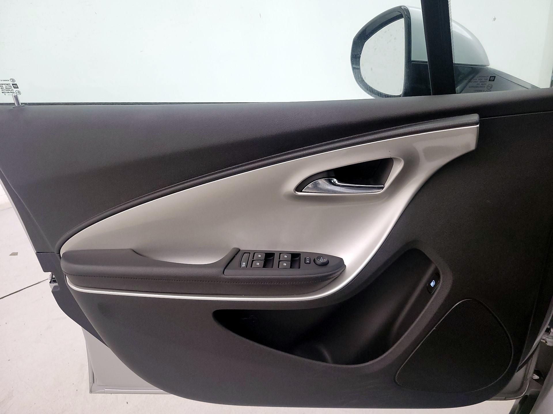 Thumbnail: 2015 Chevrolet Volt - 12