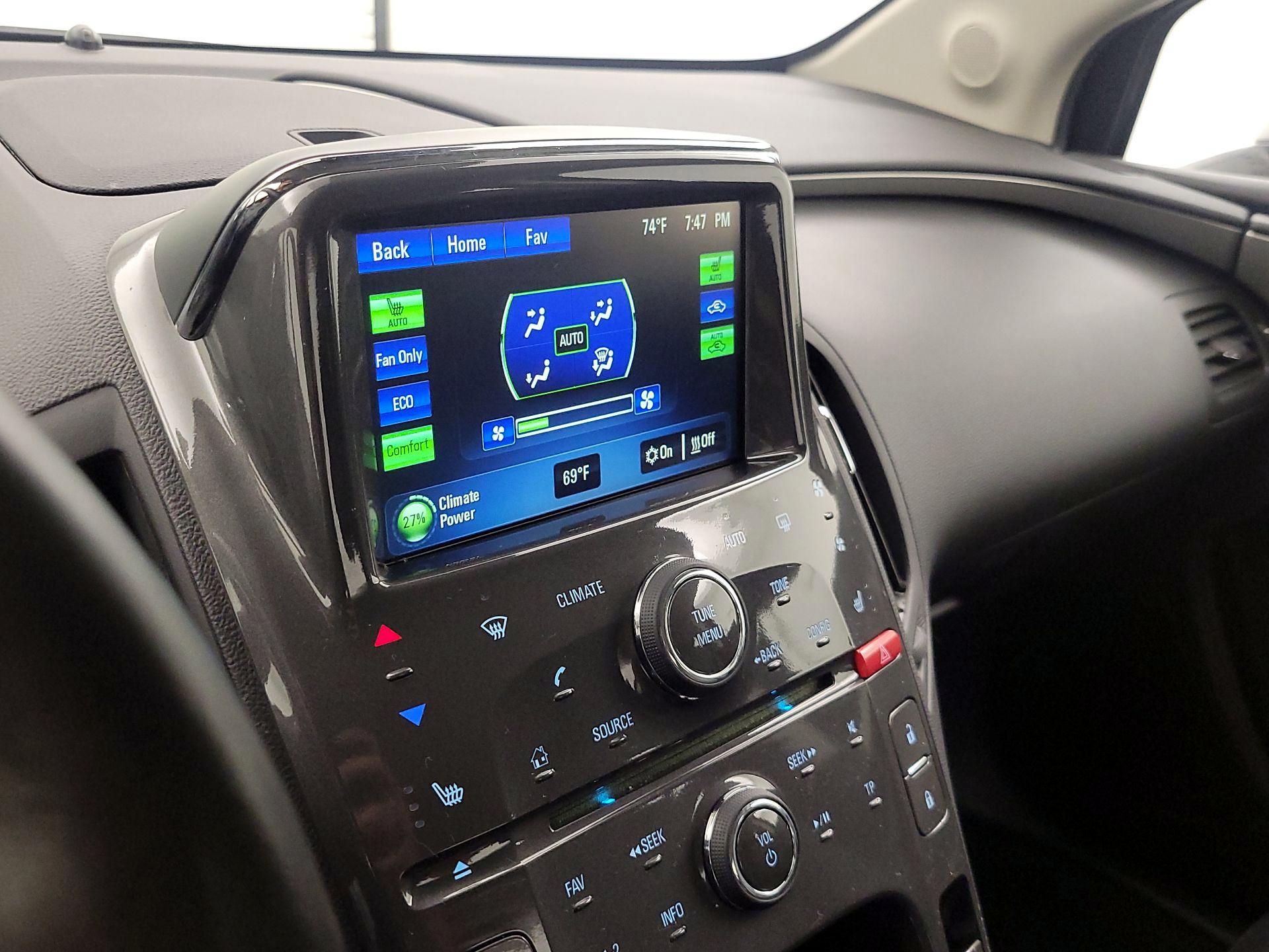 Thumbnail: 2015 Chevrolet Volt - 16