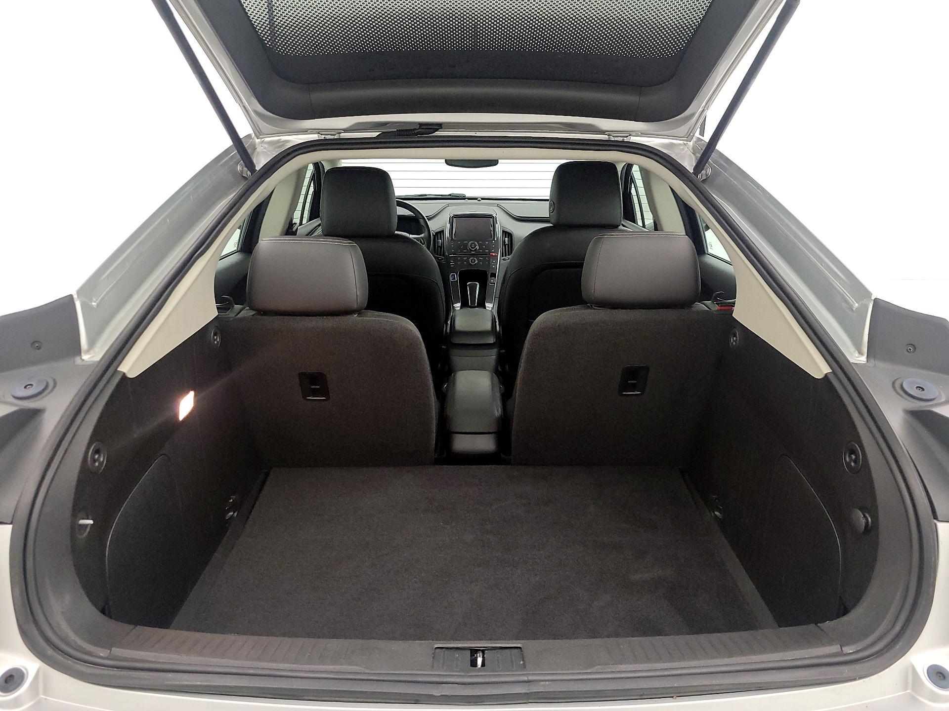 Thumbnail: 2015 Chevrolet Volt - 20