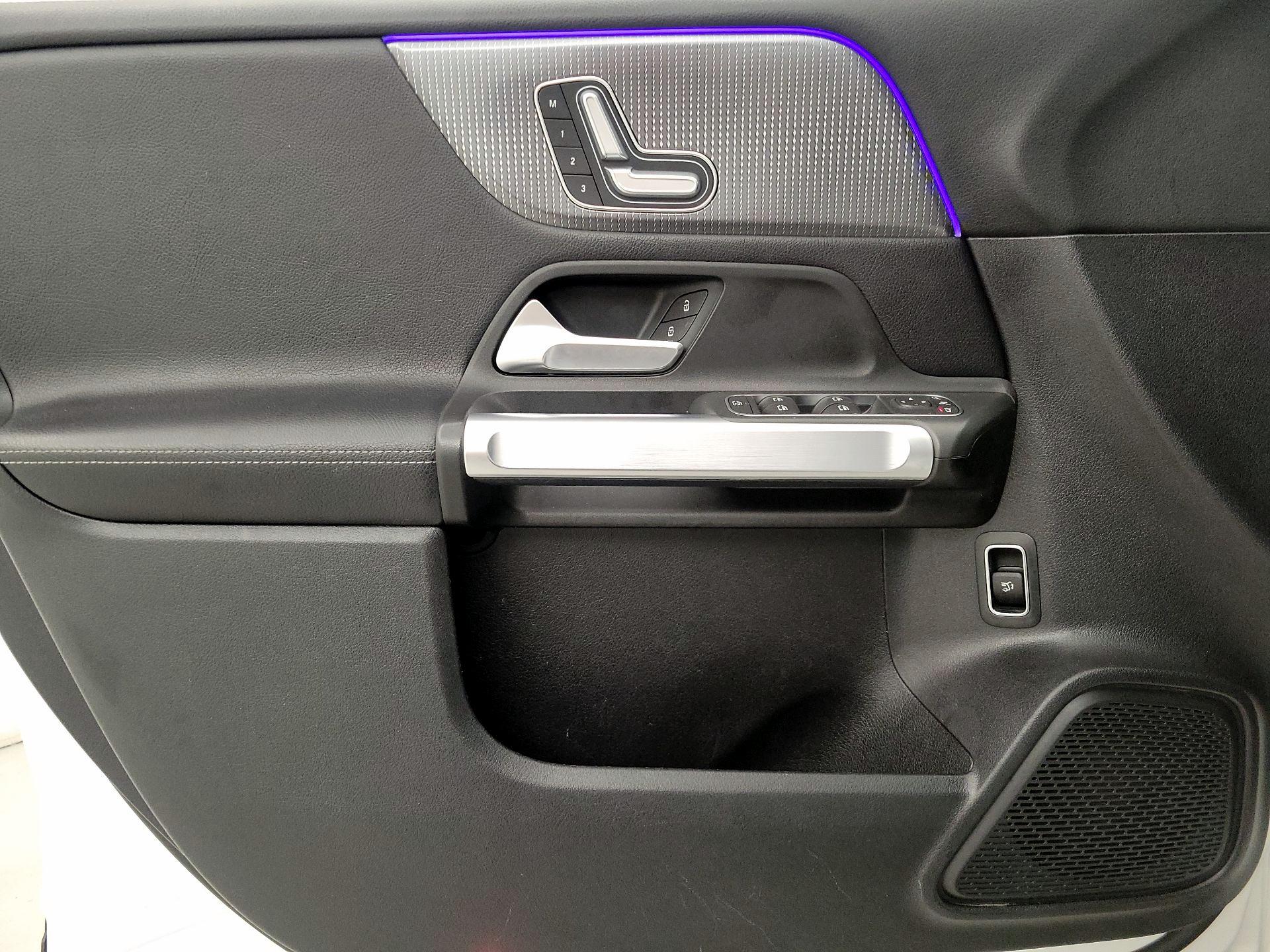 Thumbnail: 2021 Mercedes-Benz GLB - 12