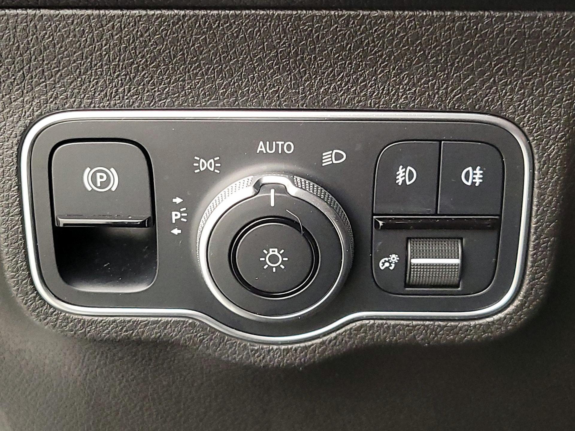 Thumbnail: 2021 Mercedes-Benz GLB - 13