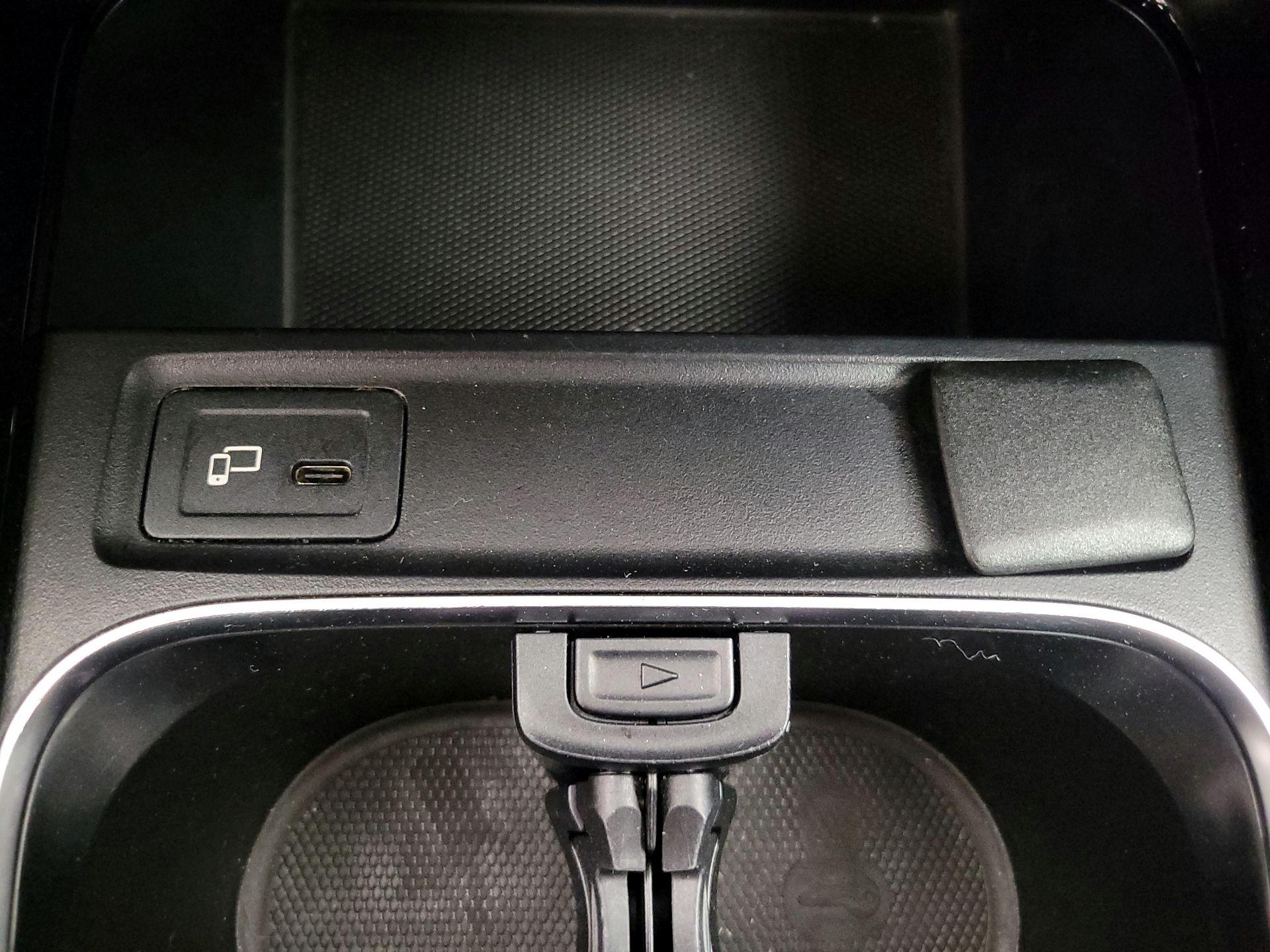 Thumbnail: 2021 Mercedes-Benz GLB - 18