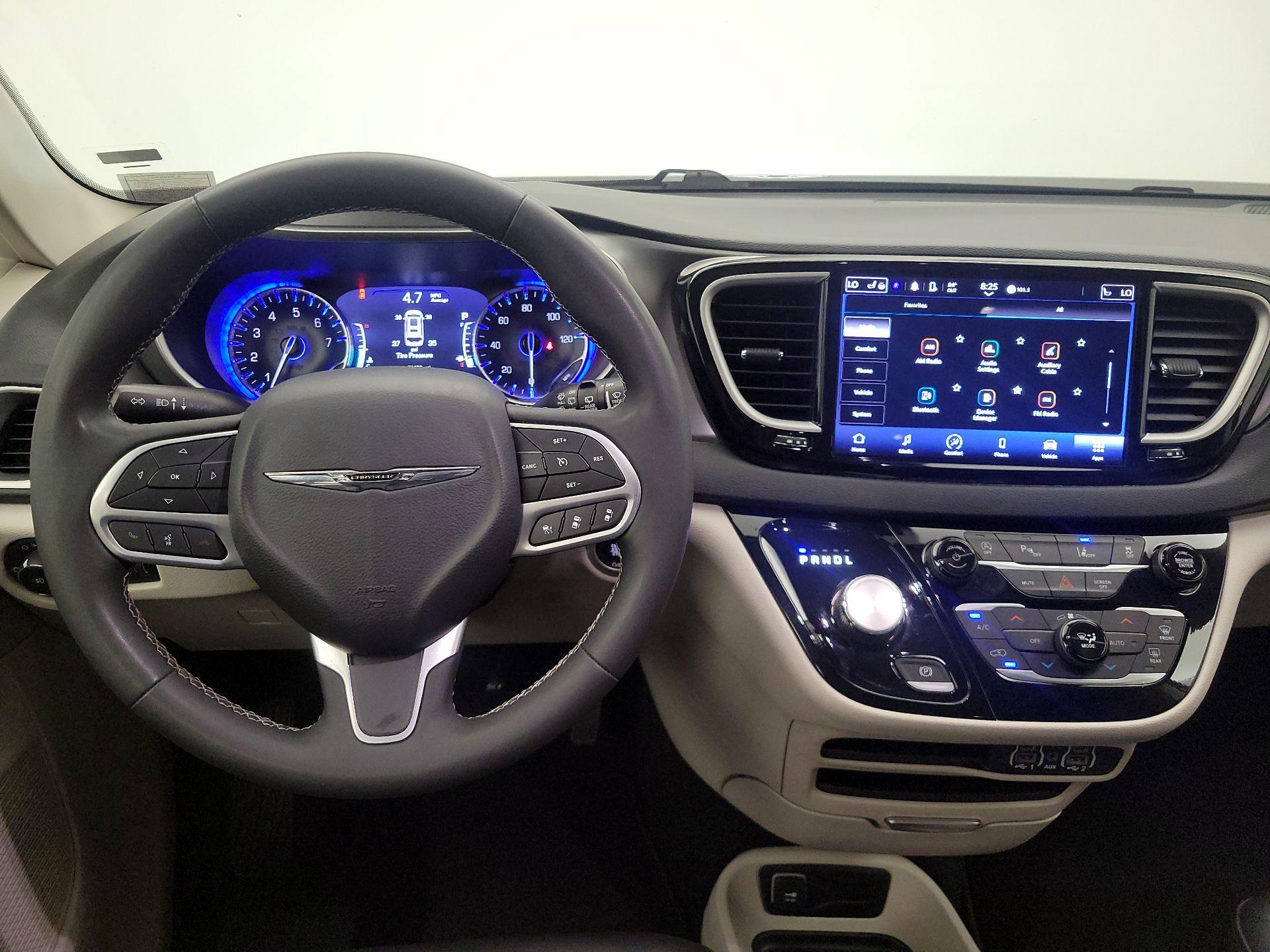 Thumbnail: 2023 Chrysler Pacifica - 10