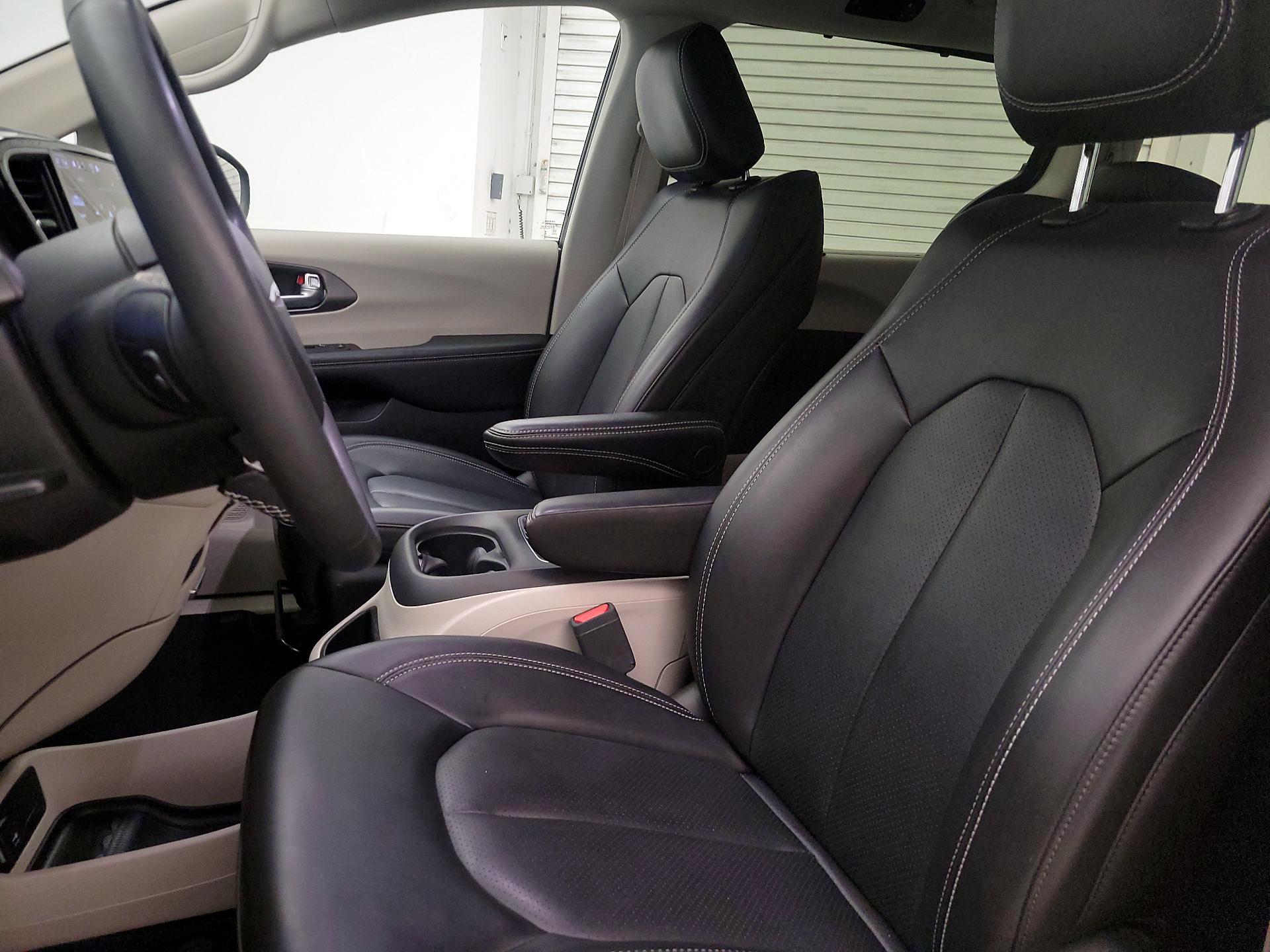 Thumbnail: 2023 Chrysler Pacifica - 11