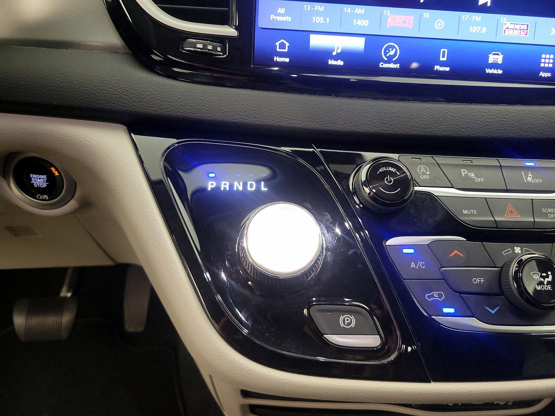 Thumbnail: 2023 Chrysler Pacifica - 17