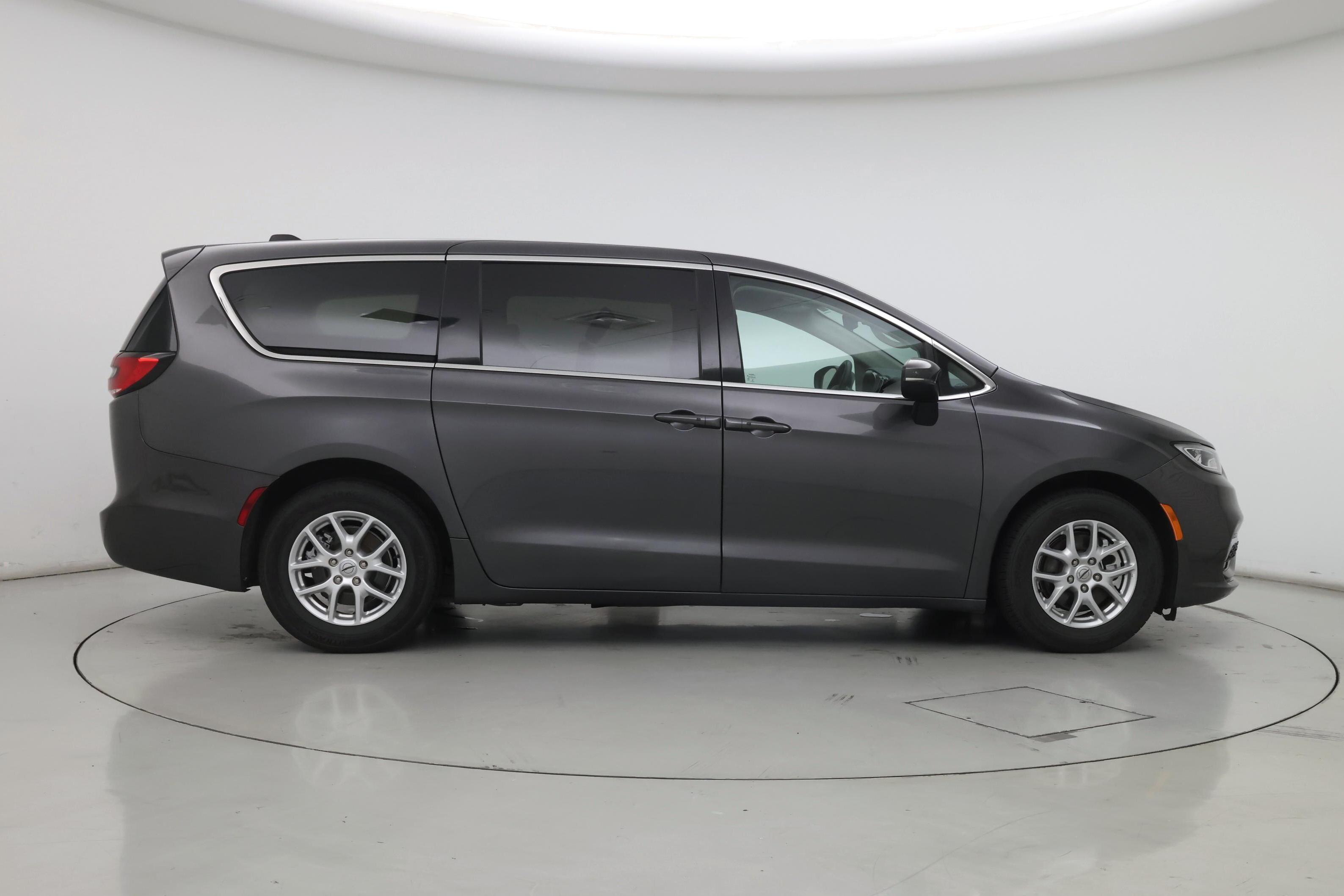 Thumbnail: 2023 Chrysler Pacifica - 7