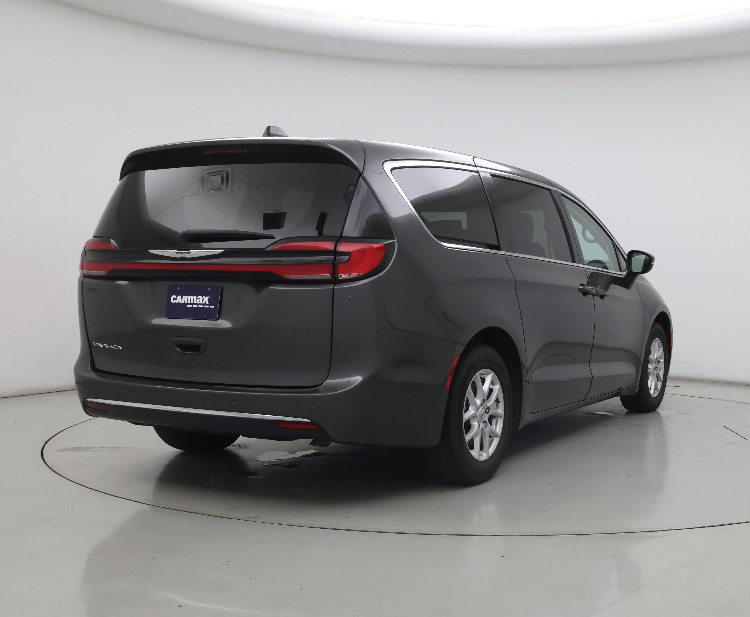 Thumbnail: 2023 Chrysler Pacifica - 8