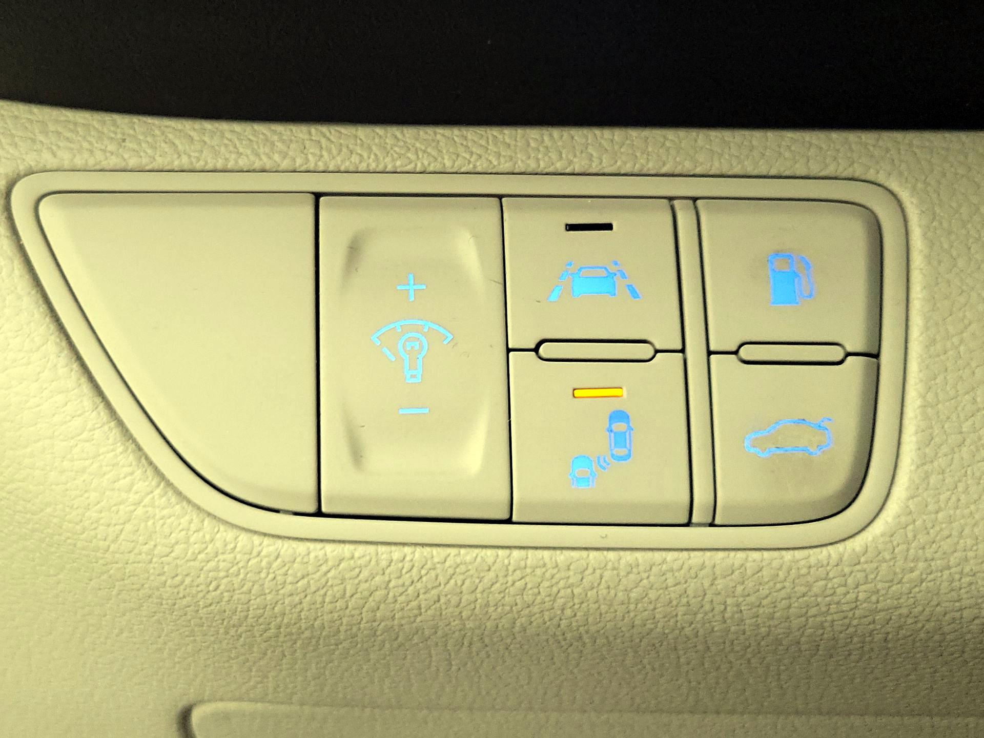 Thumbnail: 2019 Genesis G70 - 13