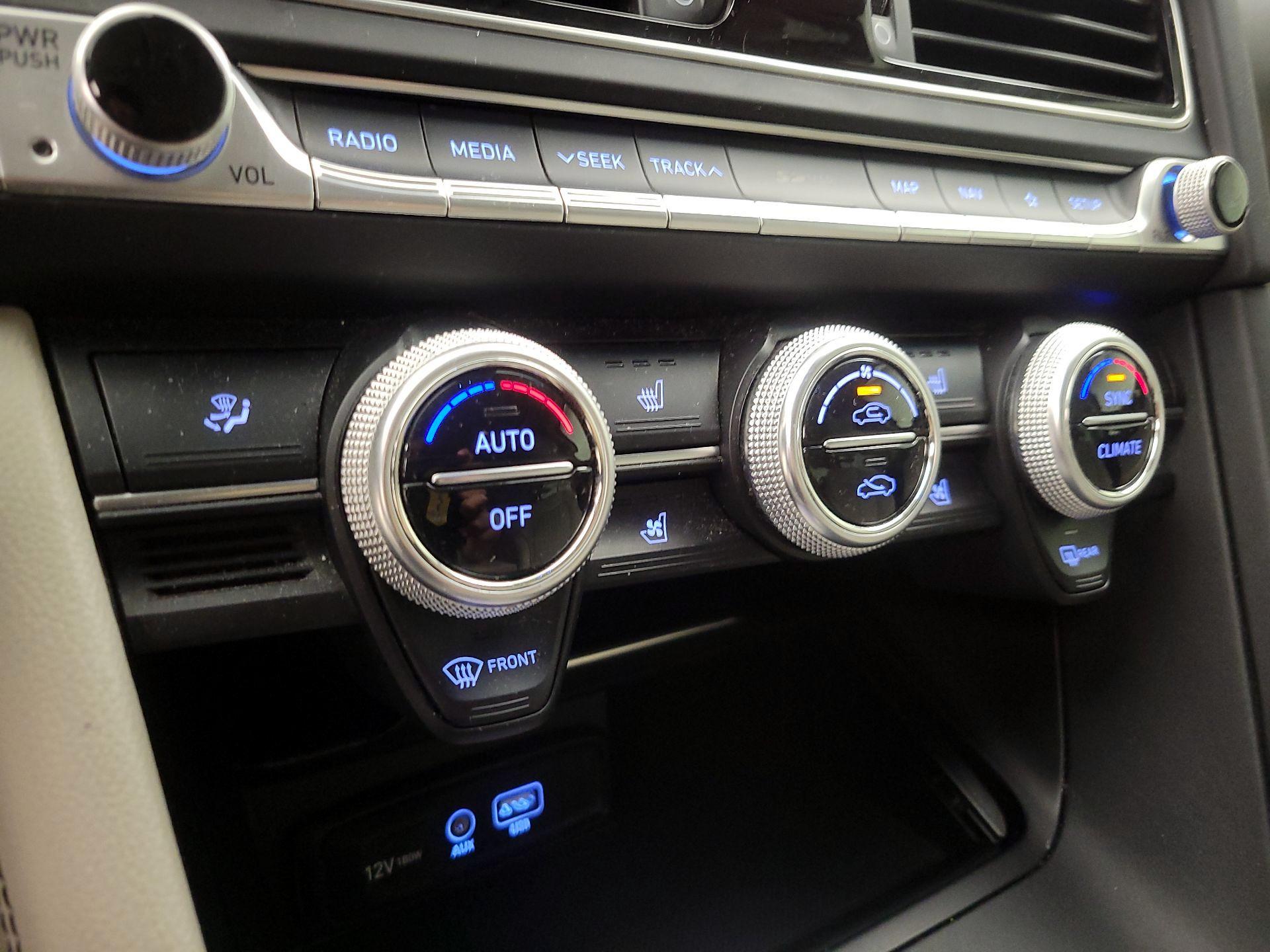 Thumbnail: 2019 Genesis G70 - 16