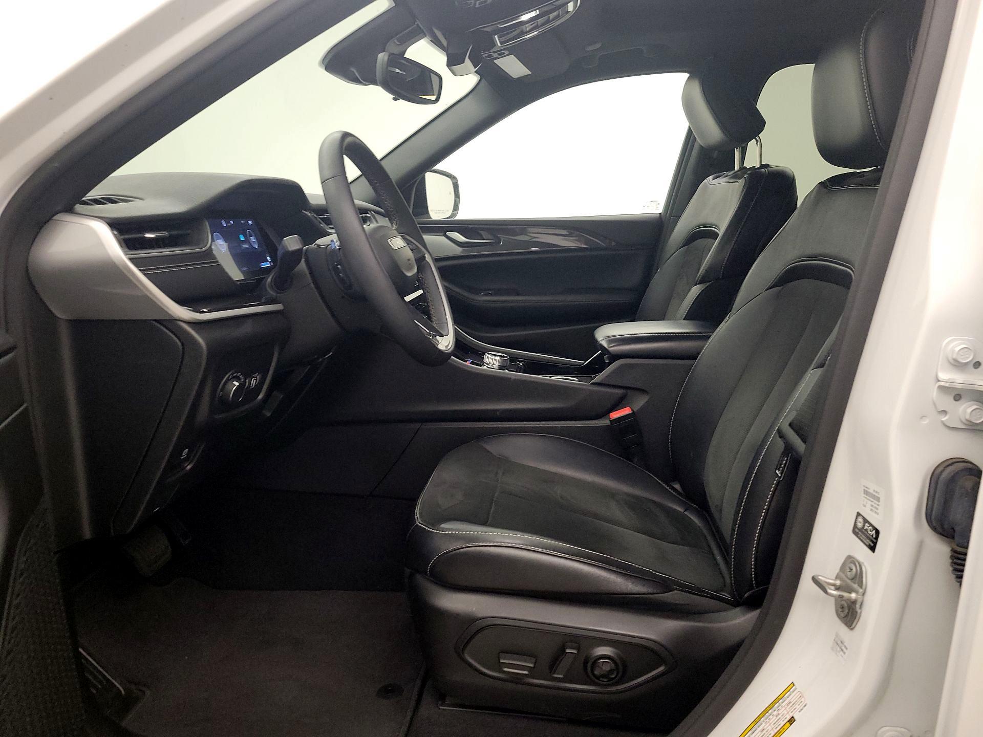 Thumbnail: 2023 Jeep Grand Cherokee - 11