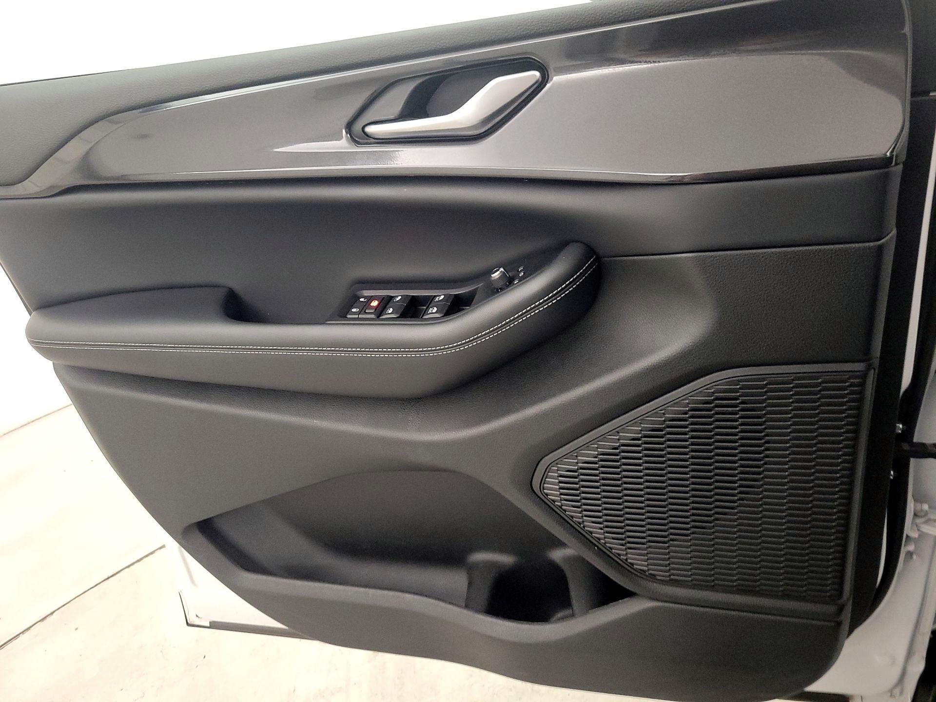 Thumbnail: 2023 Jeep Grand Cherokee - 12