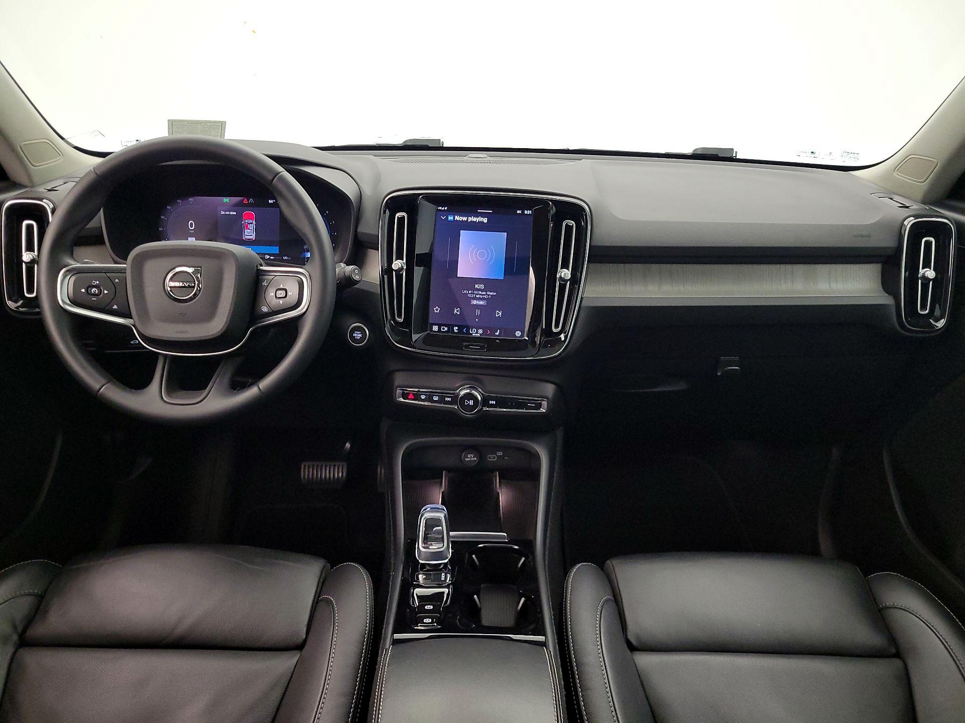 Thumbnail: 2023 Volvo XC40 - 9