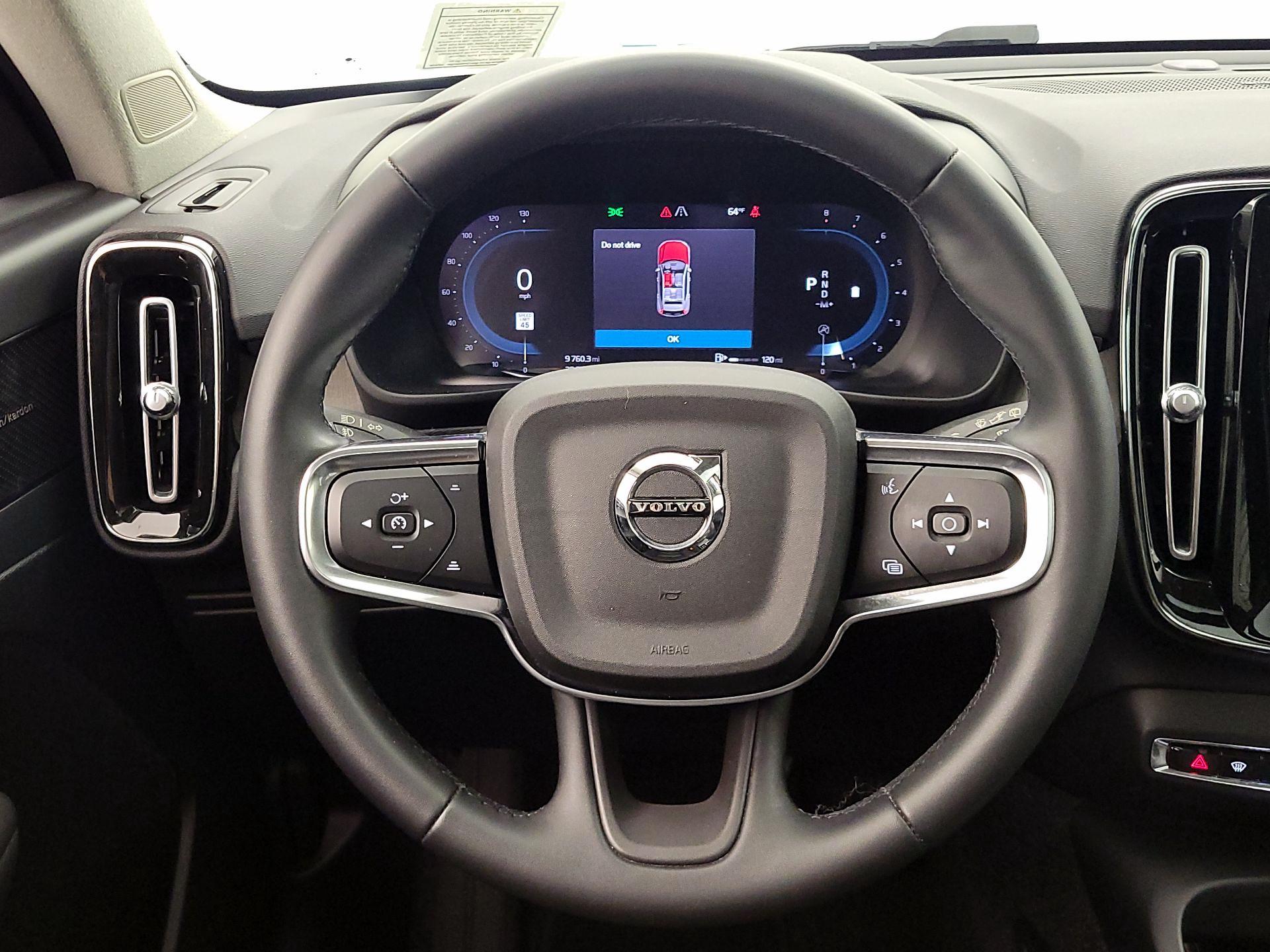 Thumbnail: 2023 Volvo XC40 - 10