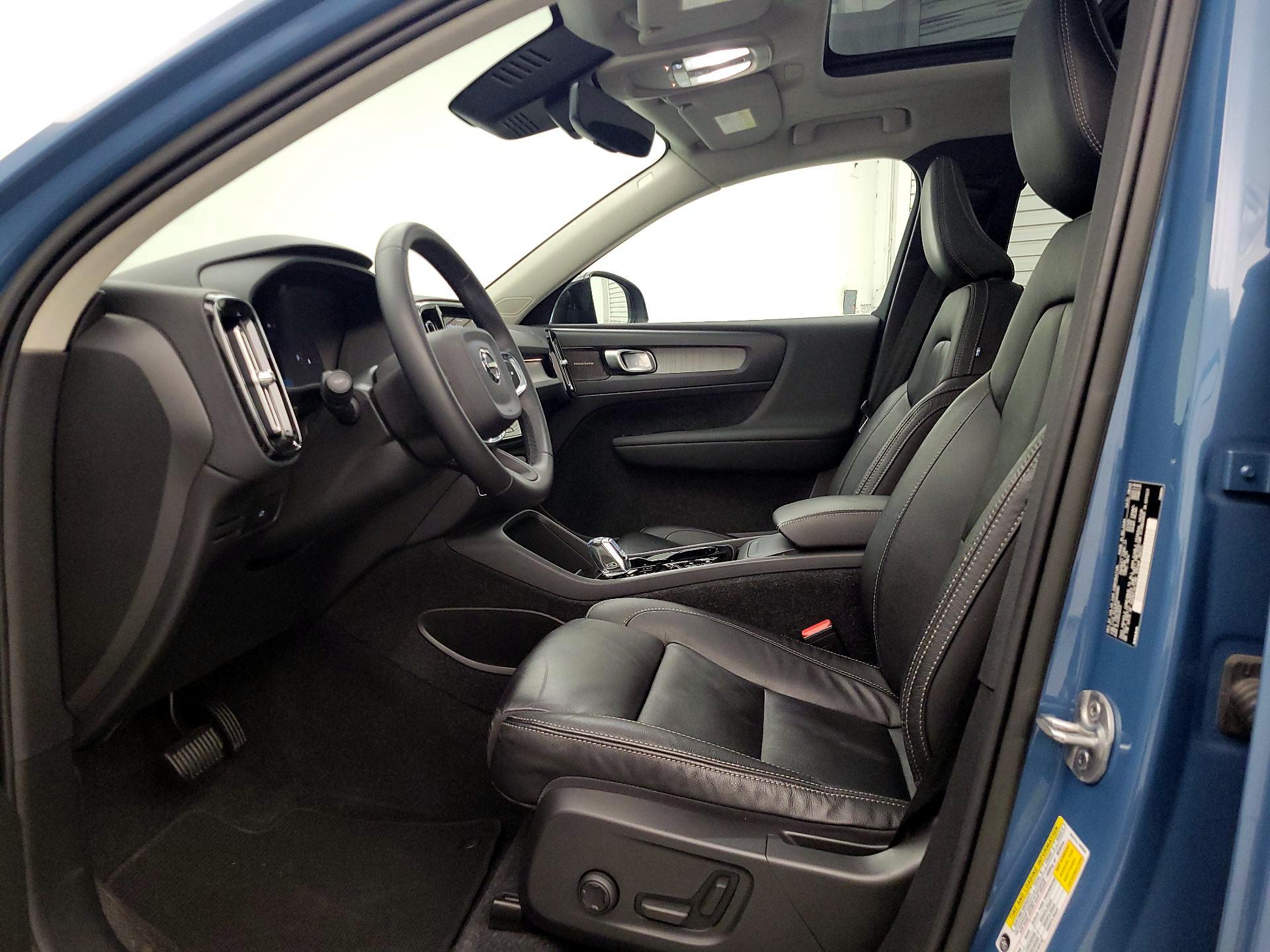 Thumbnail: 2023 Volvo XC40 - 11