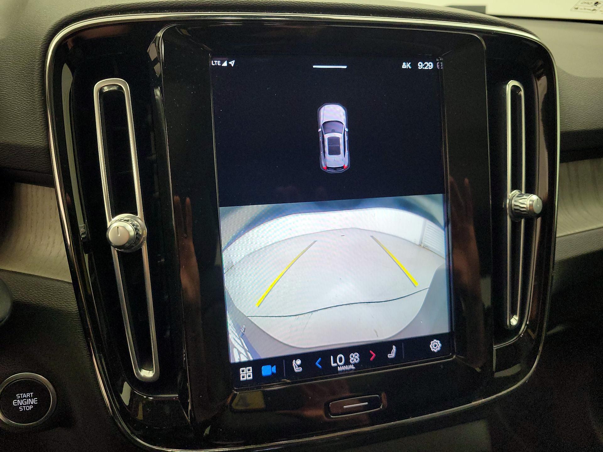 Thumbnail: 2023 Volvo XC40 - 14