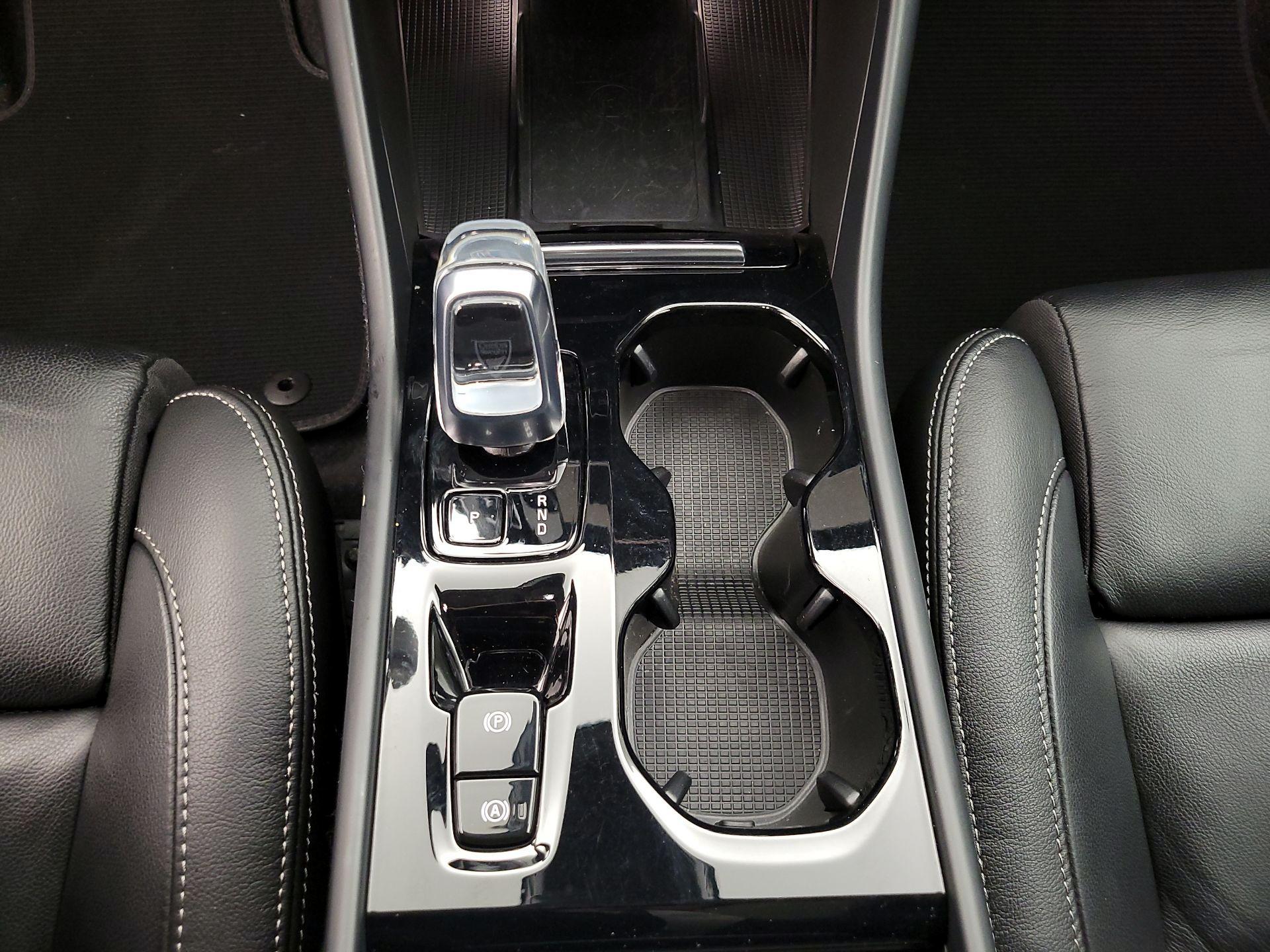 Thumbnail: 2023 Volvo XC40 - 17