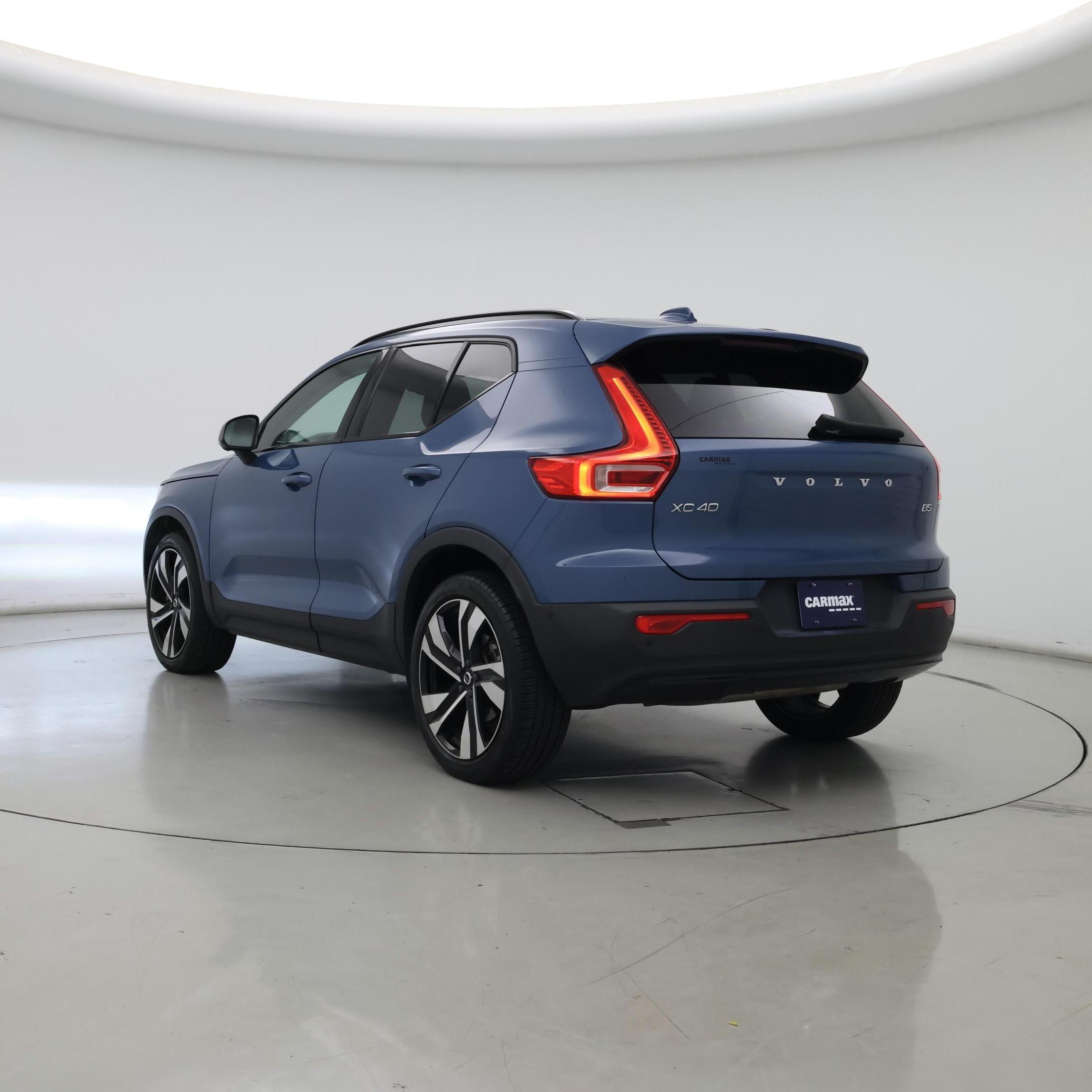 Thumbnail: 2023 Volvo XC40 - 2