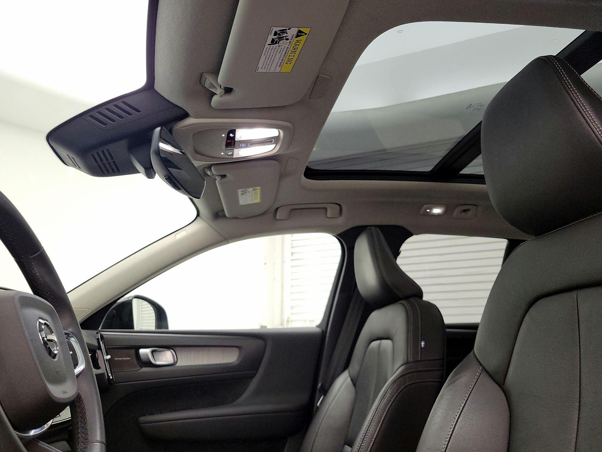 Thumbnail: 2023 Volvo XC40 - 19