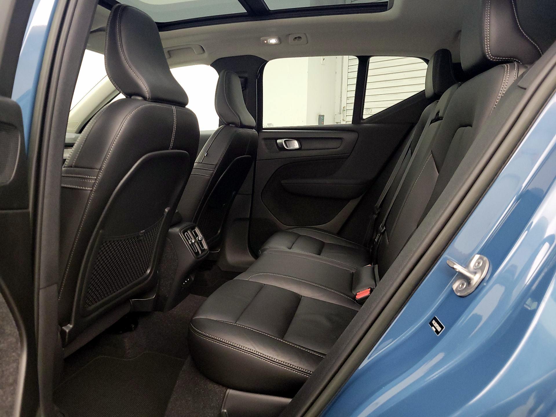 Thumbnail: 2023 Volvo XC40 - 20