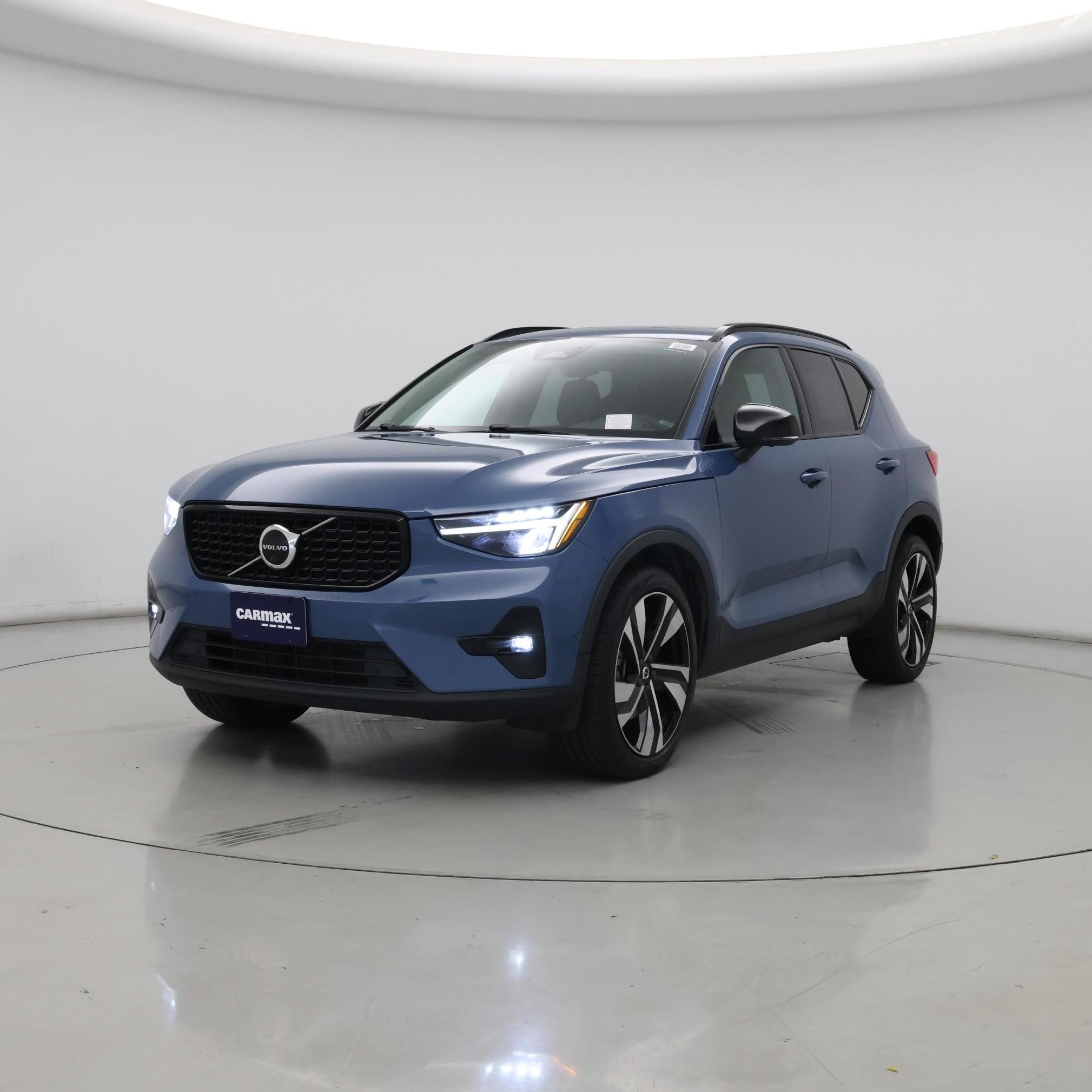 Thumbnail: 2023 Volvo XC40 - 4