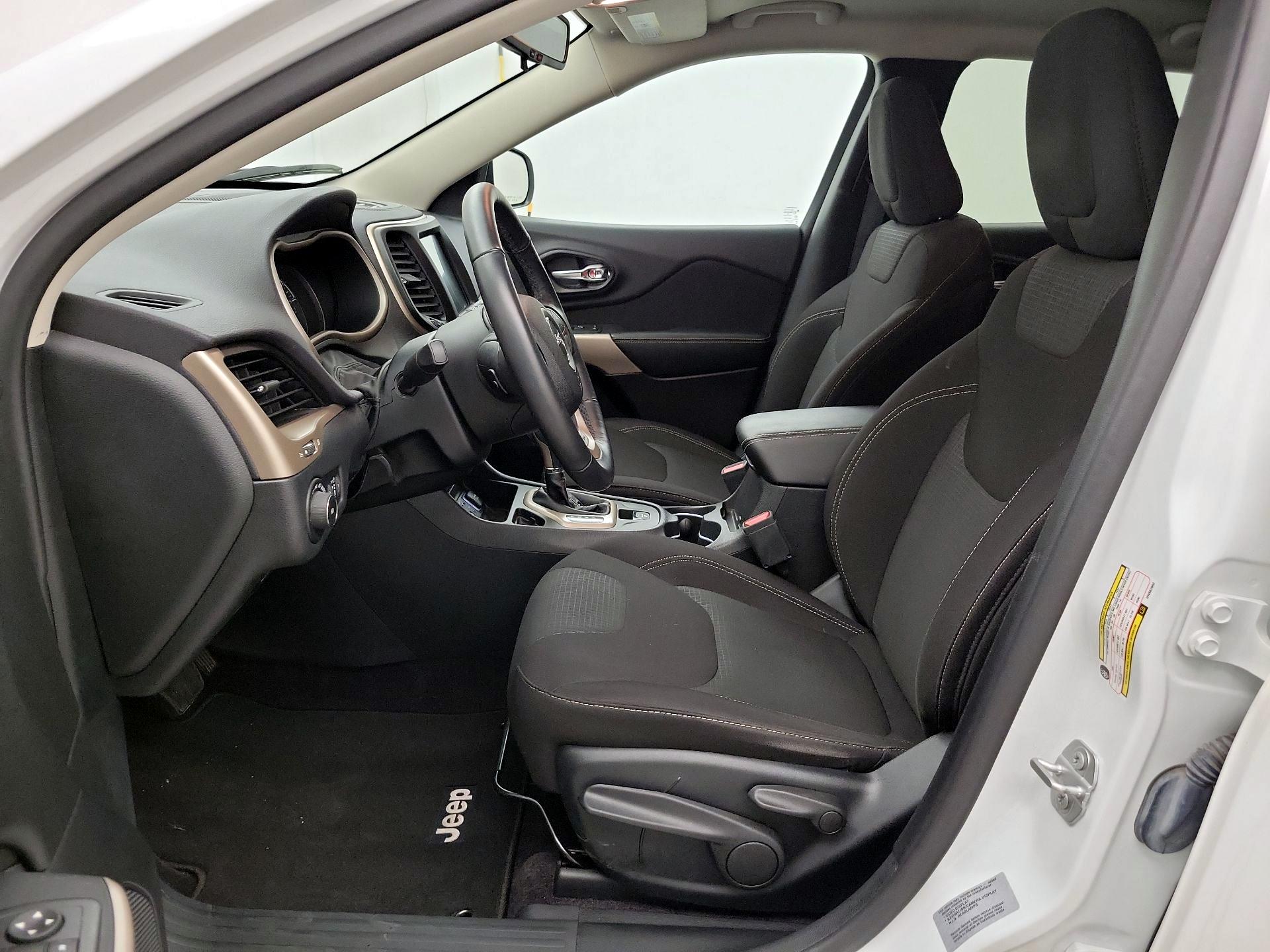 Thumbnail: 2017 Jeep Cherokee - 11