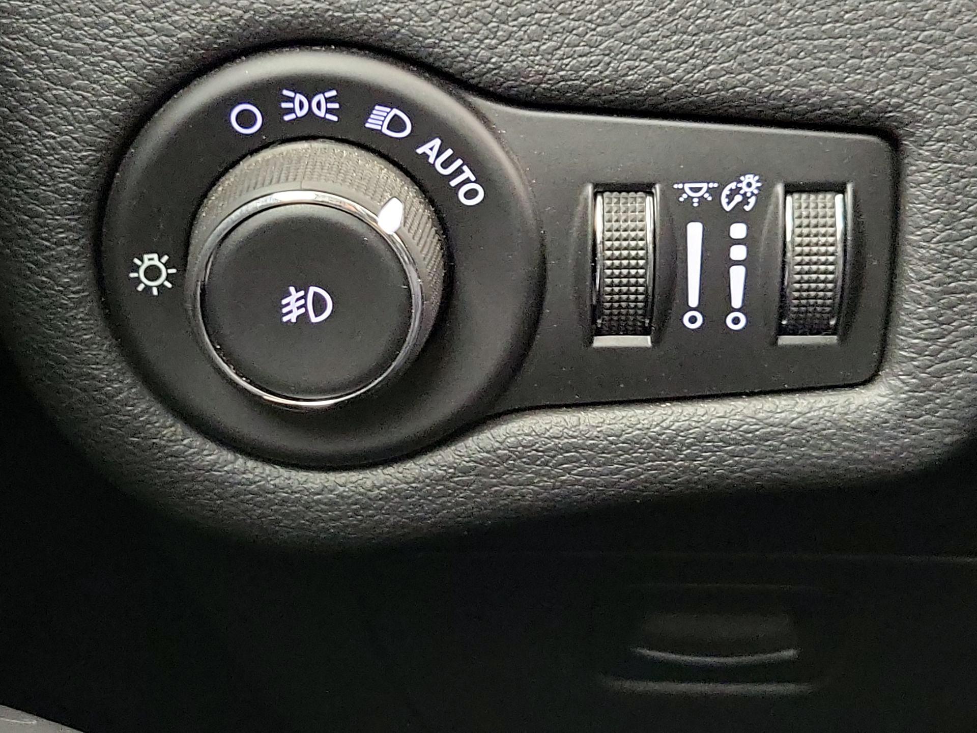 Thumbnail: 2017 Jeep Cherokee - 13